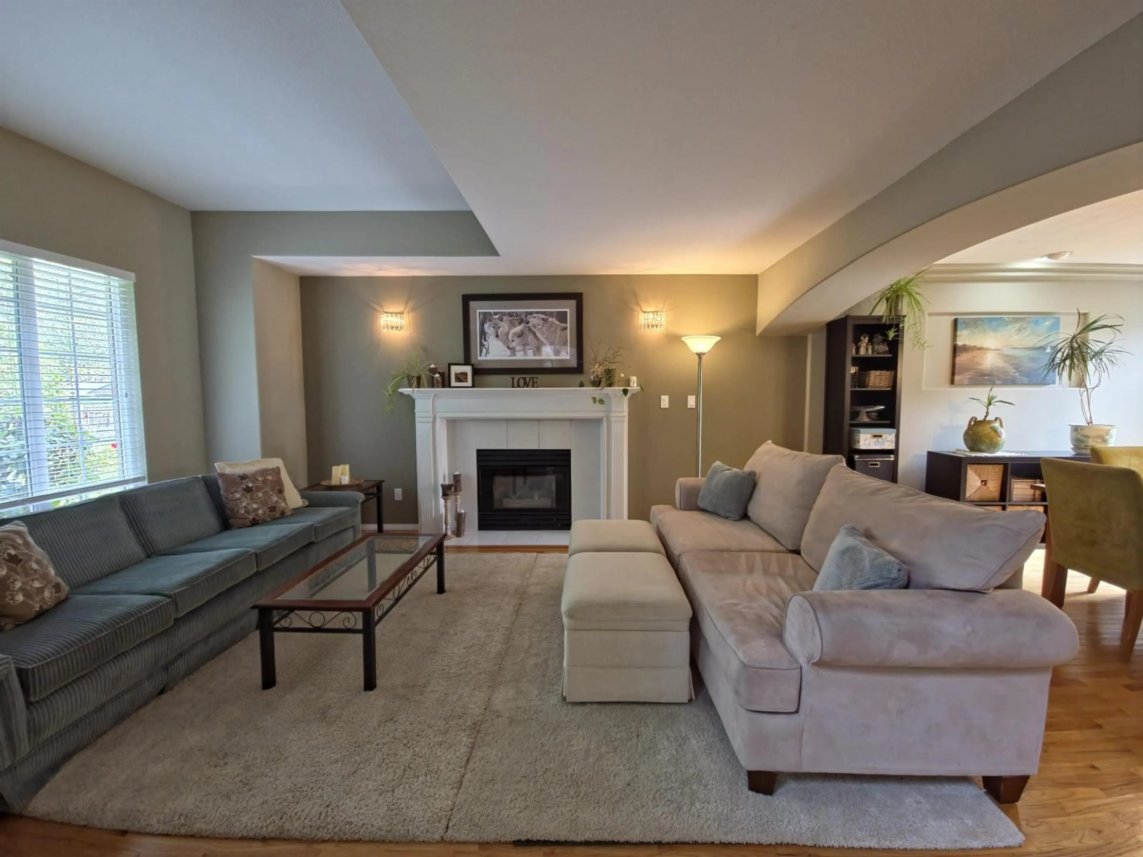 Living room with furniture, unknown for 20760 91, Langley British Columbia V1M2P5