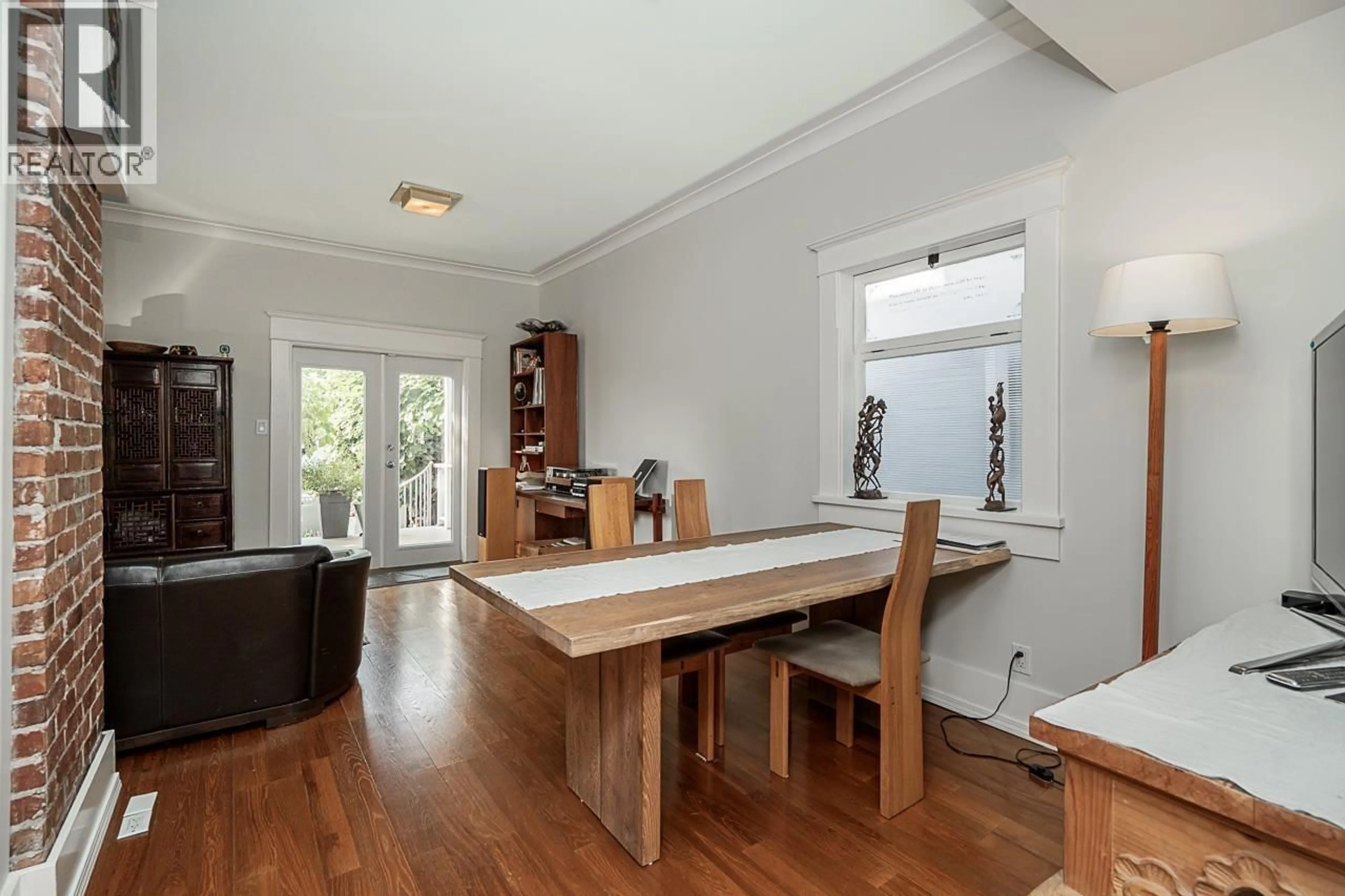 Dining room, wood/laminate floor for 830 14TH AVENUE, Vancouver British Columbia V5T2N6
