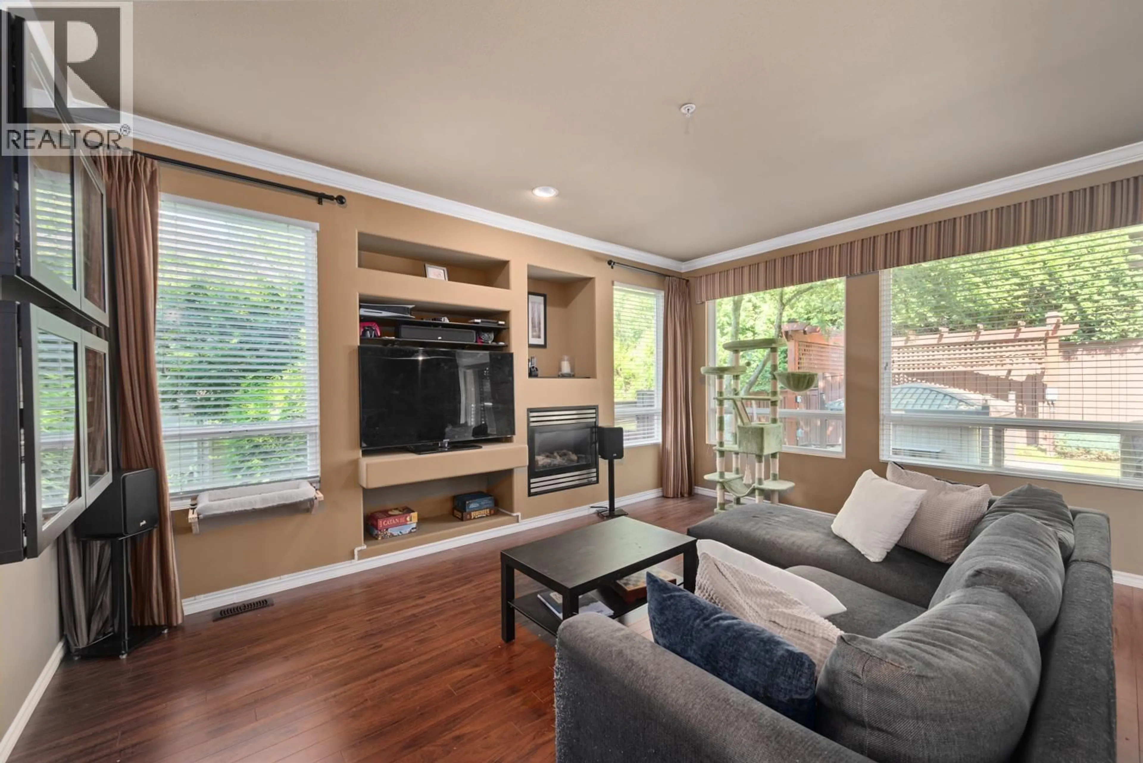 Living room with furniture, wood/laminate floor for 10 - 2381 ARGUE STREET, Port Coquitlam British Columbia V3C6P9