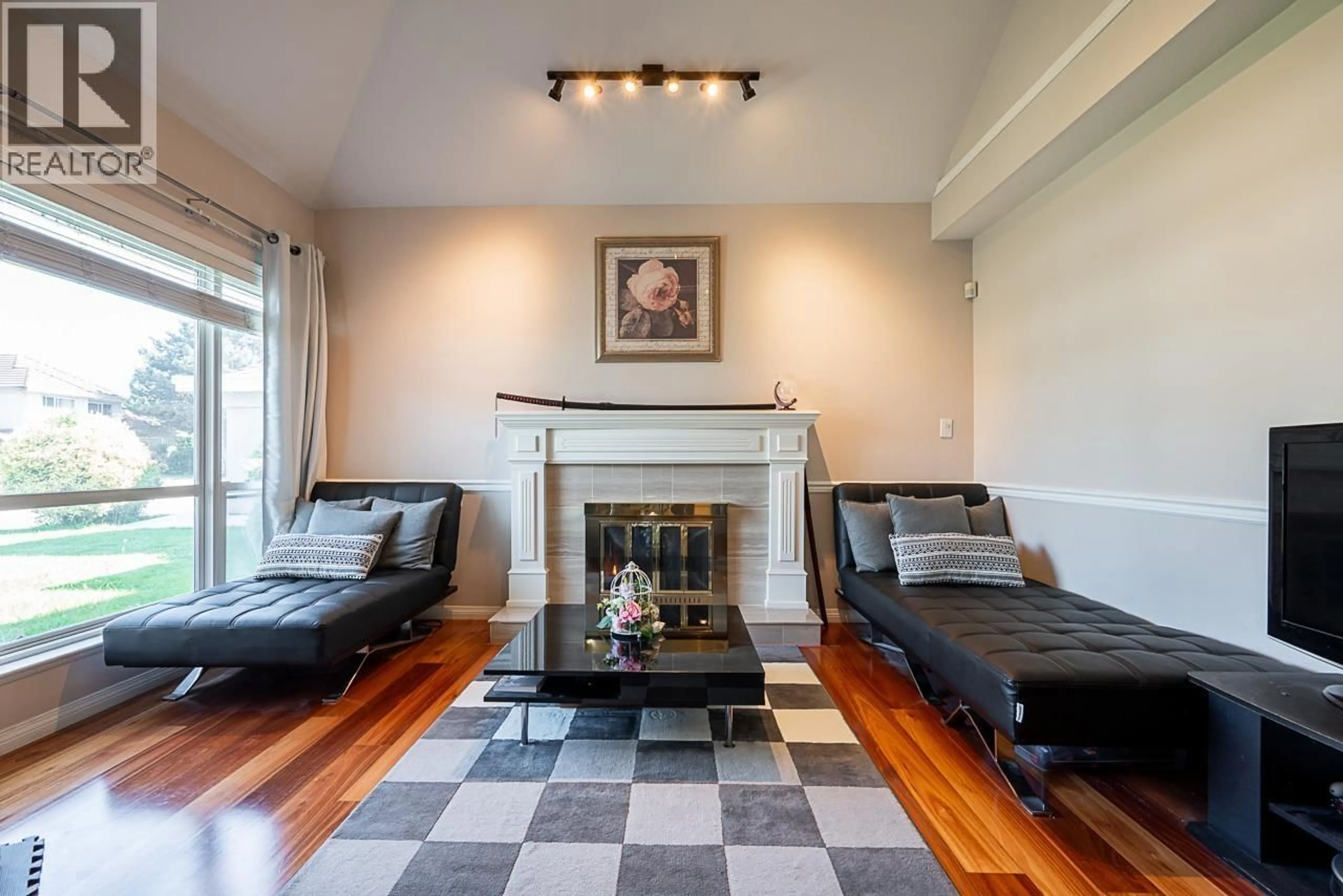 Living room with furniture, unknown for 3628 MCKAY DRIVE, Richmond British Columbia V6X3R7