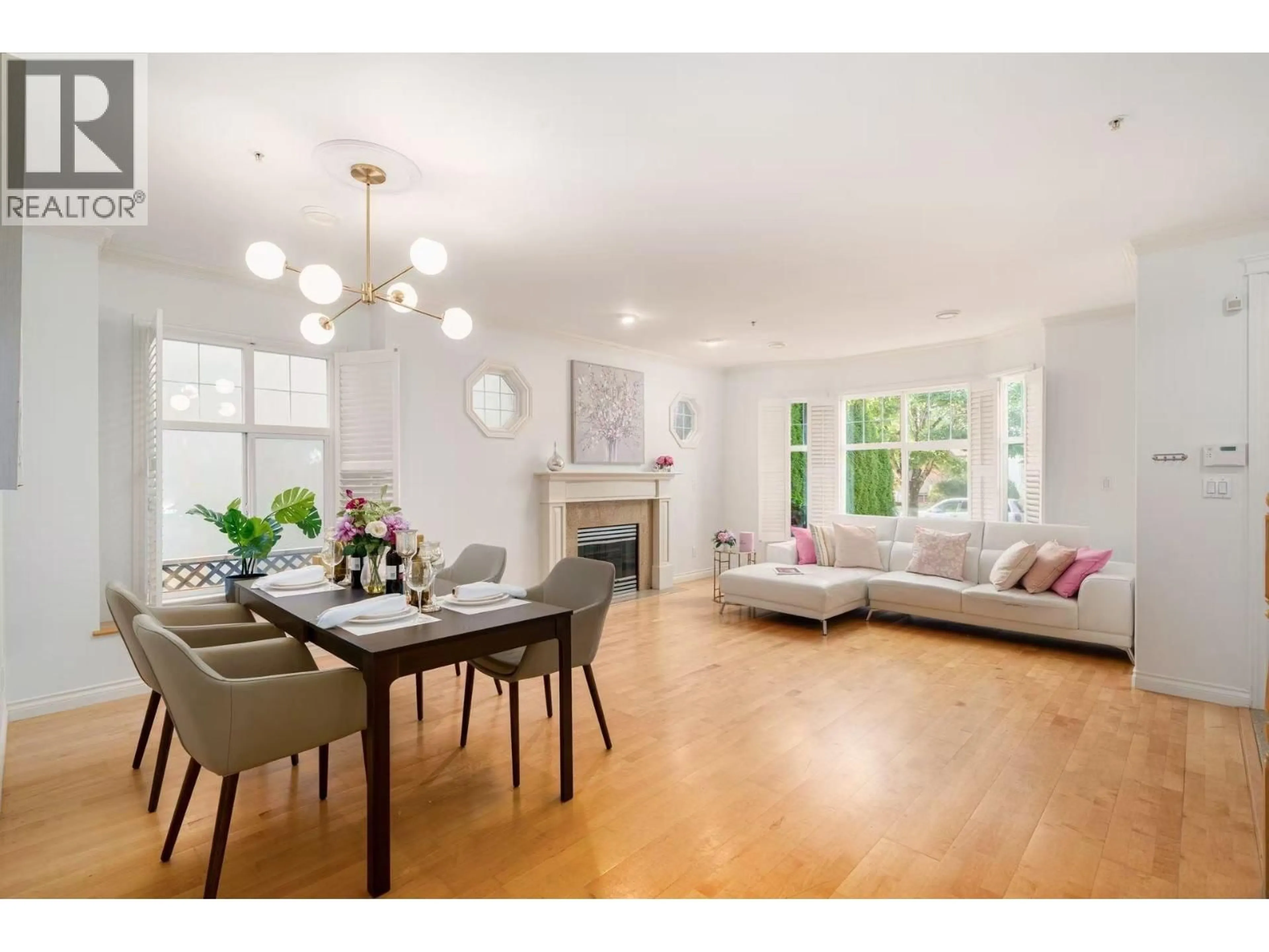 Living room with furniture, wood/laminate floor for 2818 19TH AVENUE, Vancouver British Columbia V6L1E5