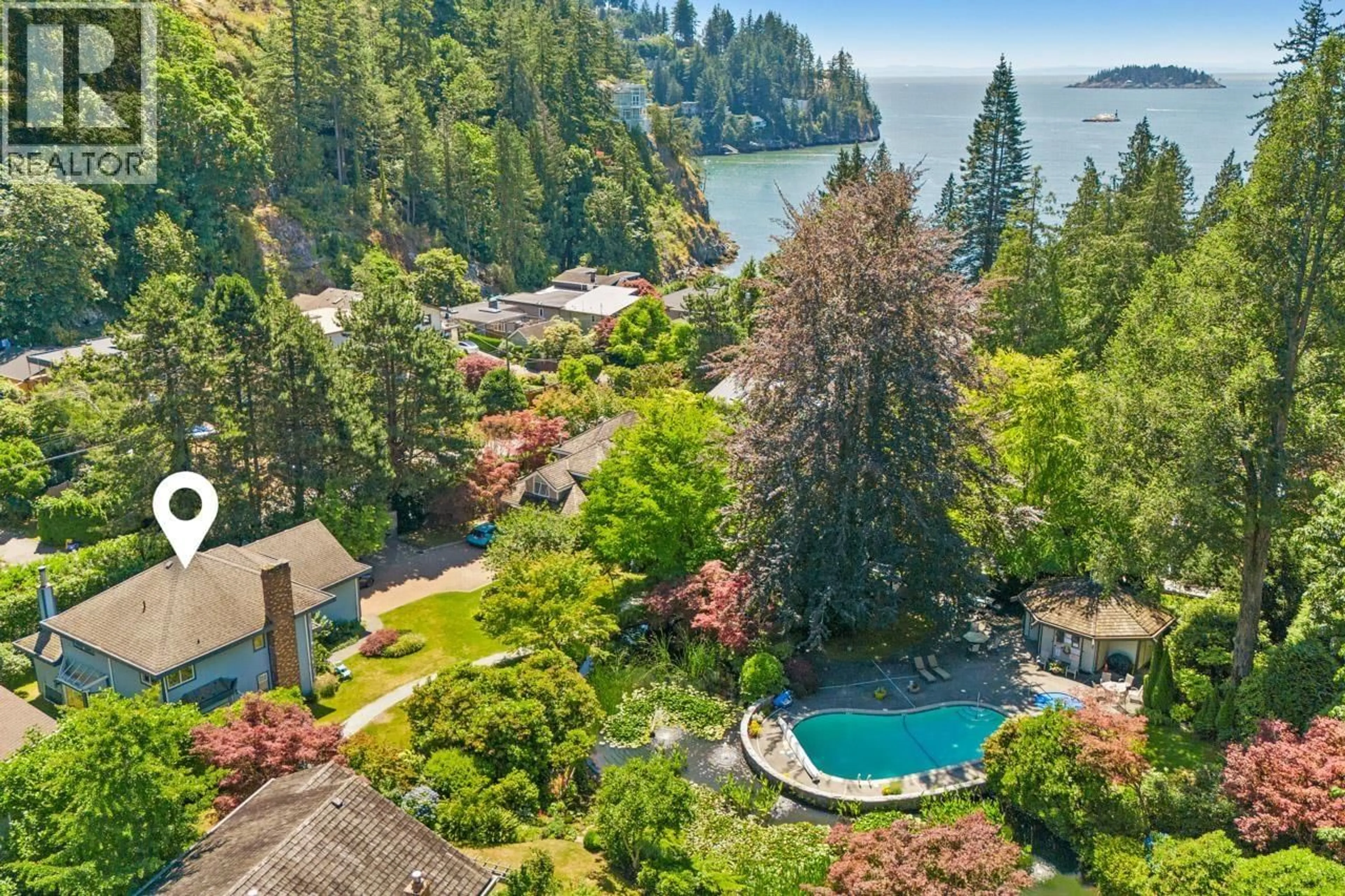A pic from outside/outdoor area/front of a property/back of a property/a pic from drone, water/lake/river/ocean view for 6755 DUFFERIN AVENUE, West Vancouver British Columbia V7W3B7