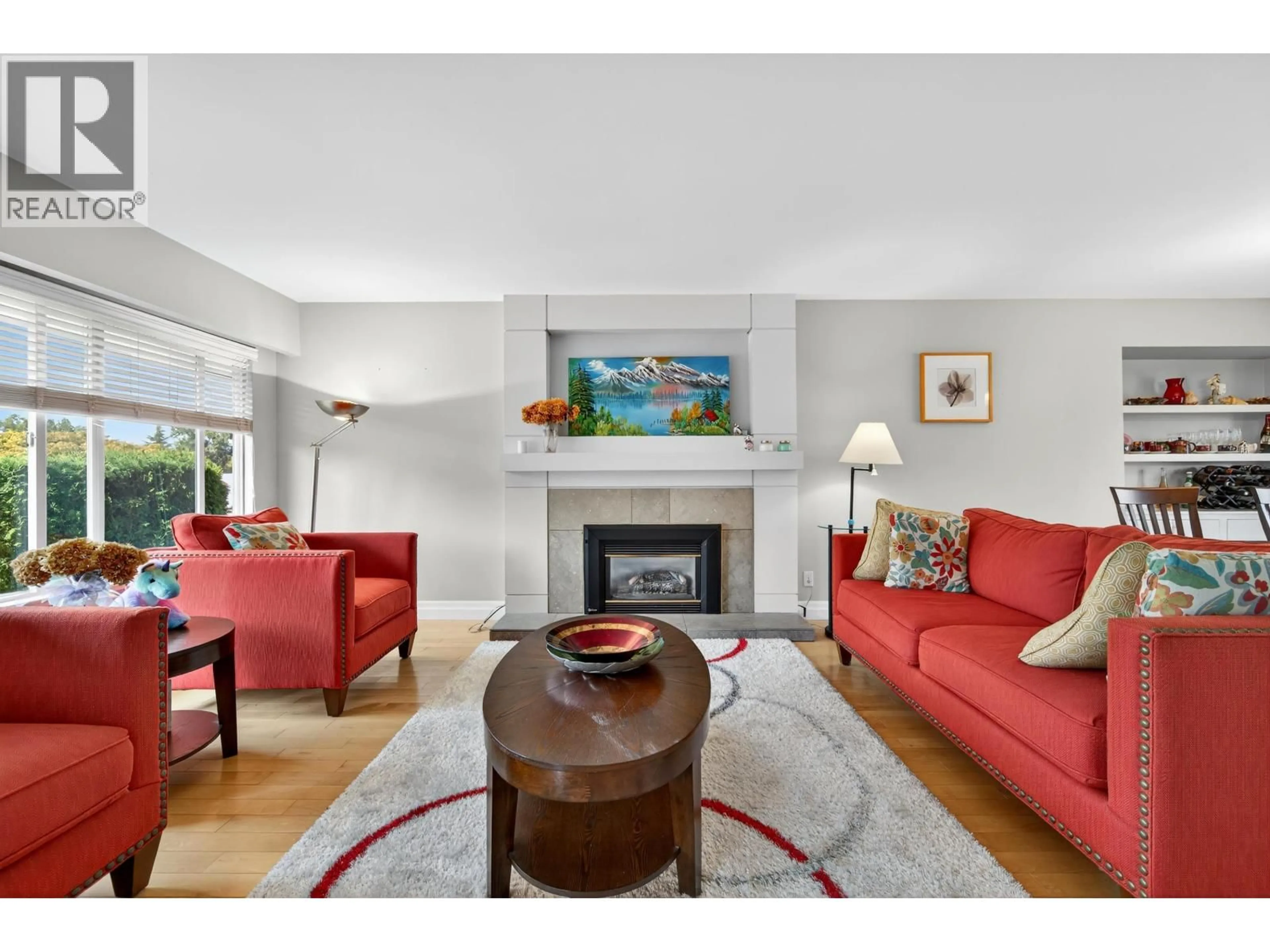 Living room with furniture, unknown for 4938 PIONEER AVENUE, Burnaby British Columbia V5G3J4