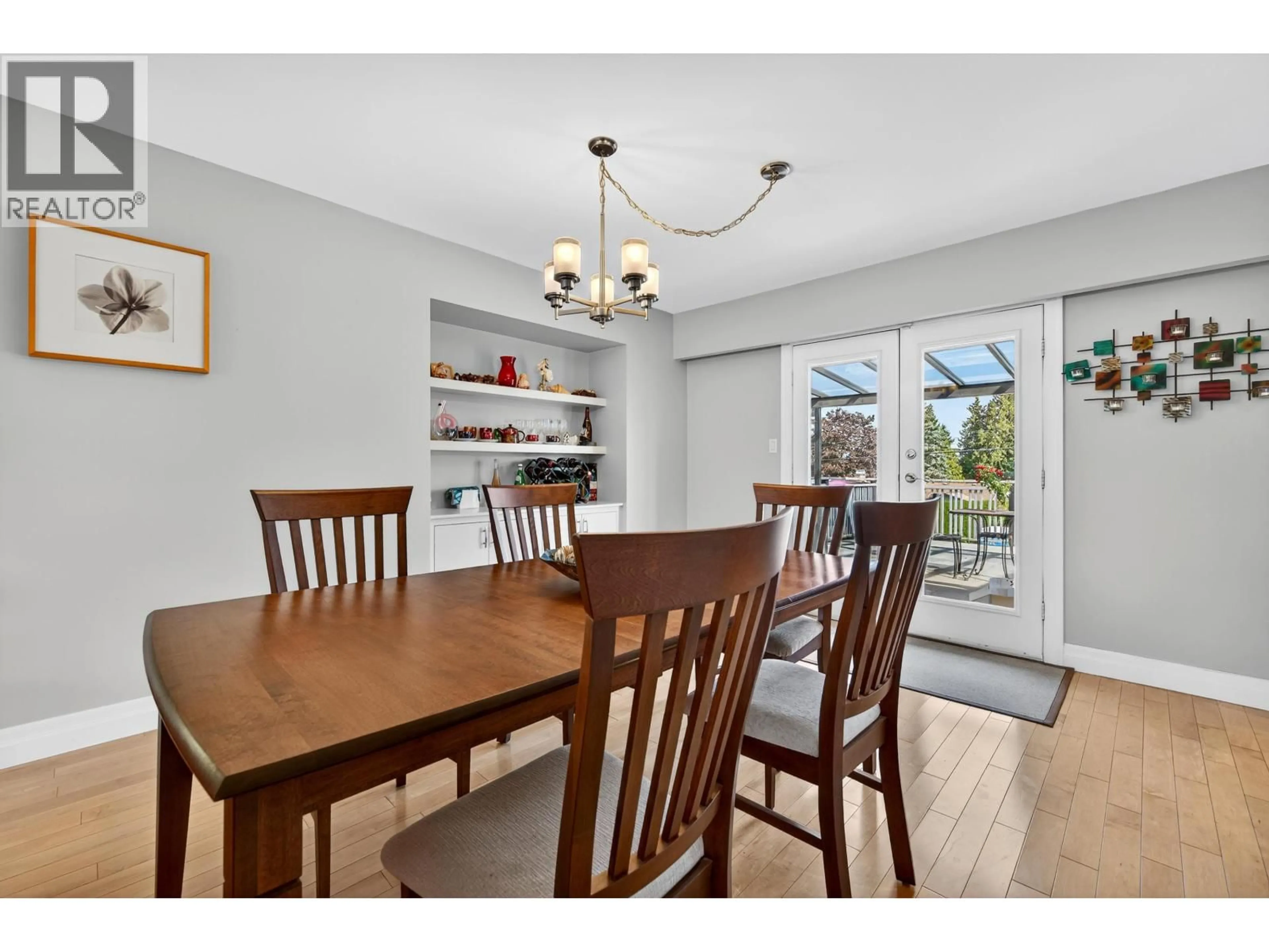 Dining room, wood/laminate floor for 4938 PIONEER AVENUE, Burnaby British Columbia V5G3J4