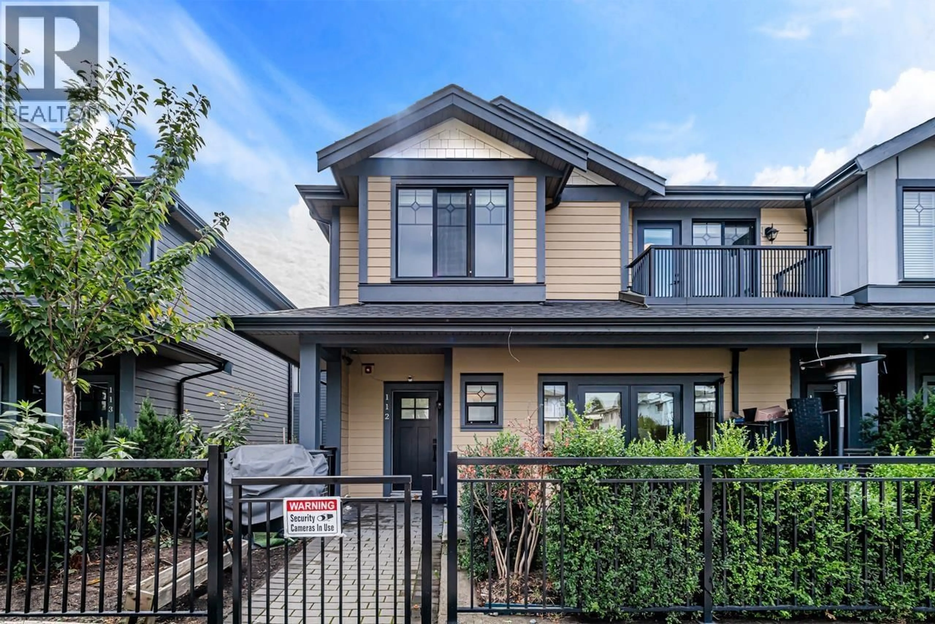 Home with vinyl exterior material, street for 112 - 258 HART STREET, Coquitlam British Columbia V3K1R4