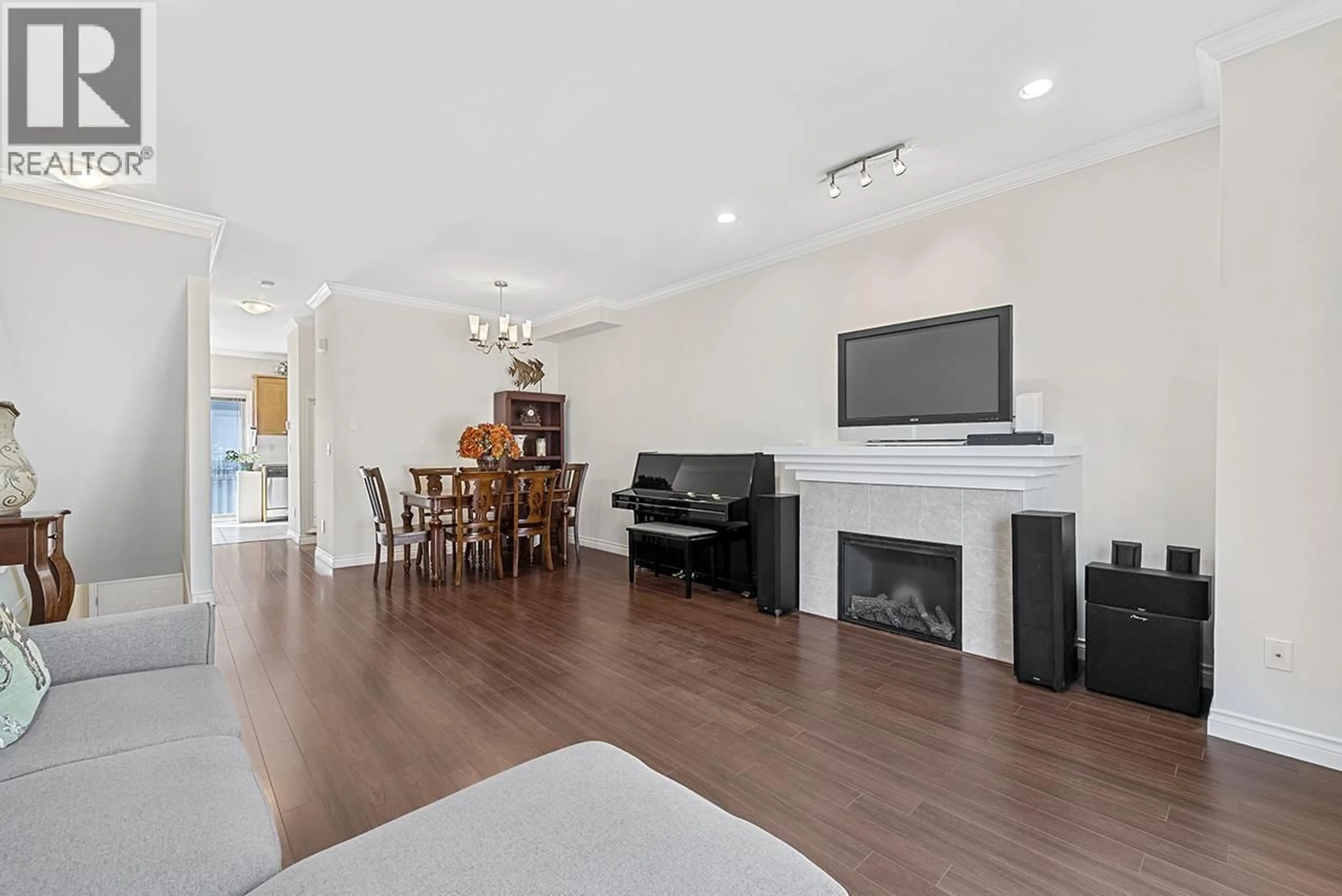 Living room with furniture, wood/laminate floor for 2 - 8171 NO. 2 ROAD, Richmond British Columbia V7C3M2