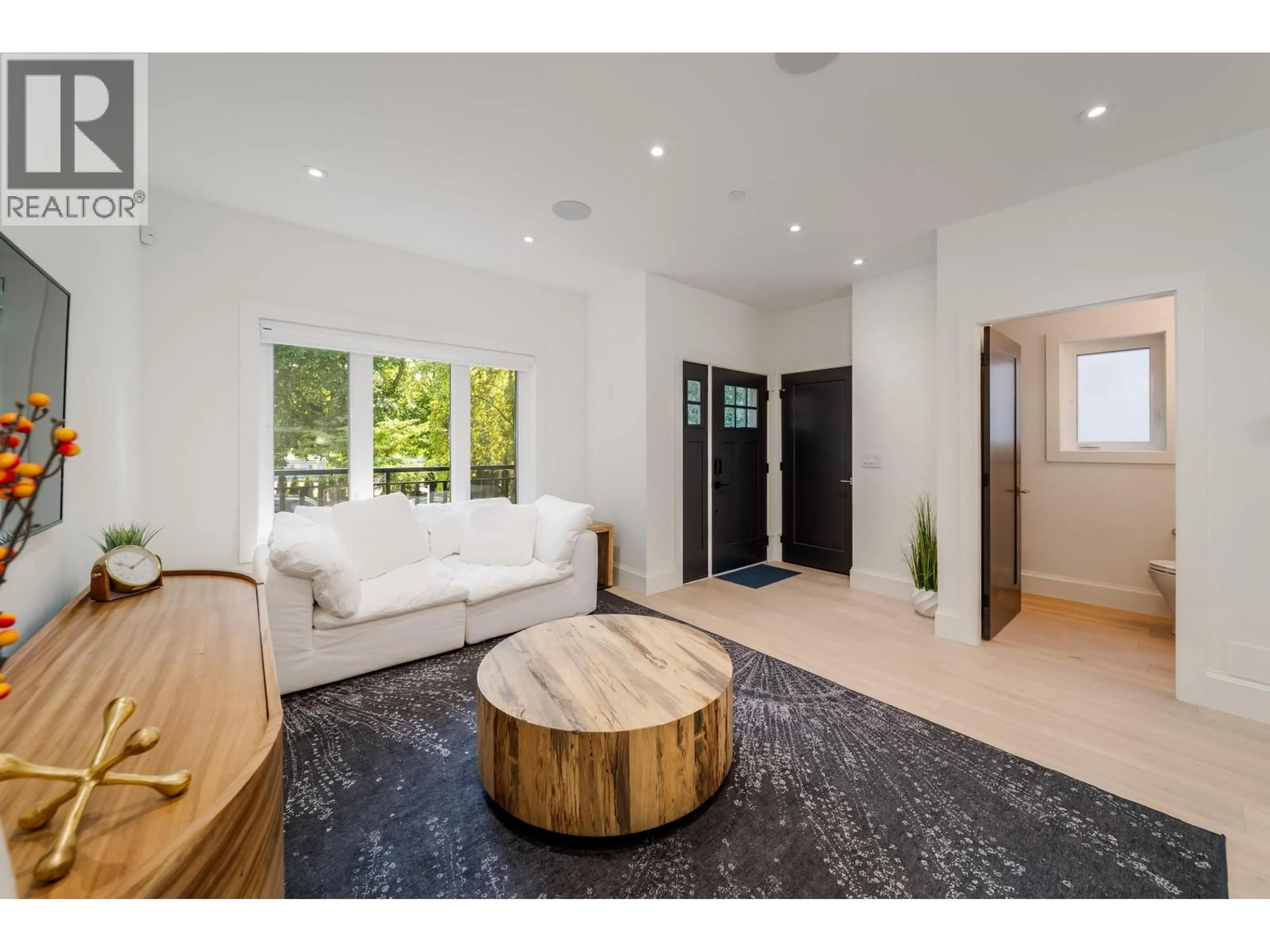 Indoor entryway for 3783 27TH AVENUE, Vancouver British Columbia V6S1R2