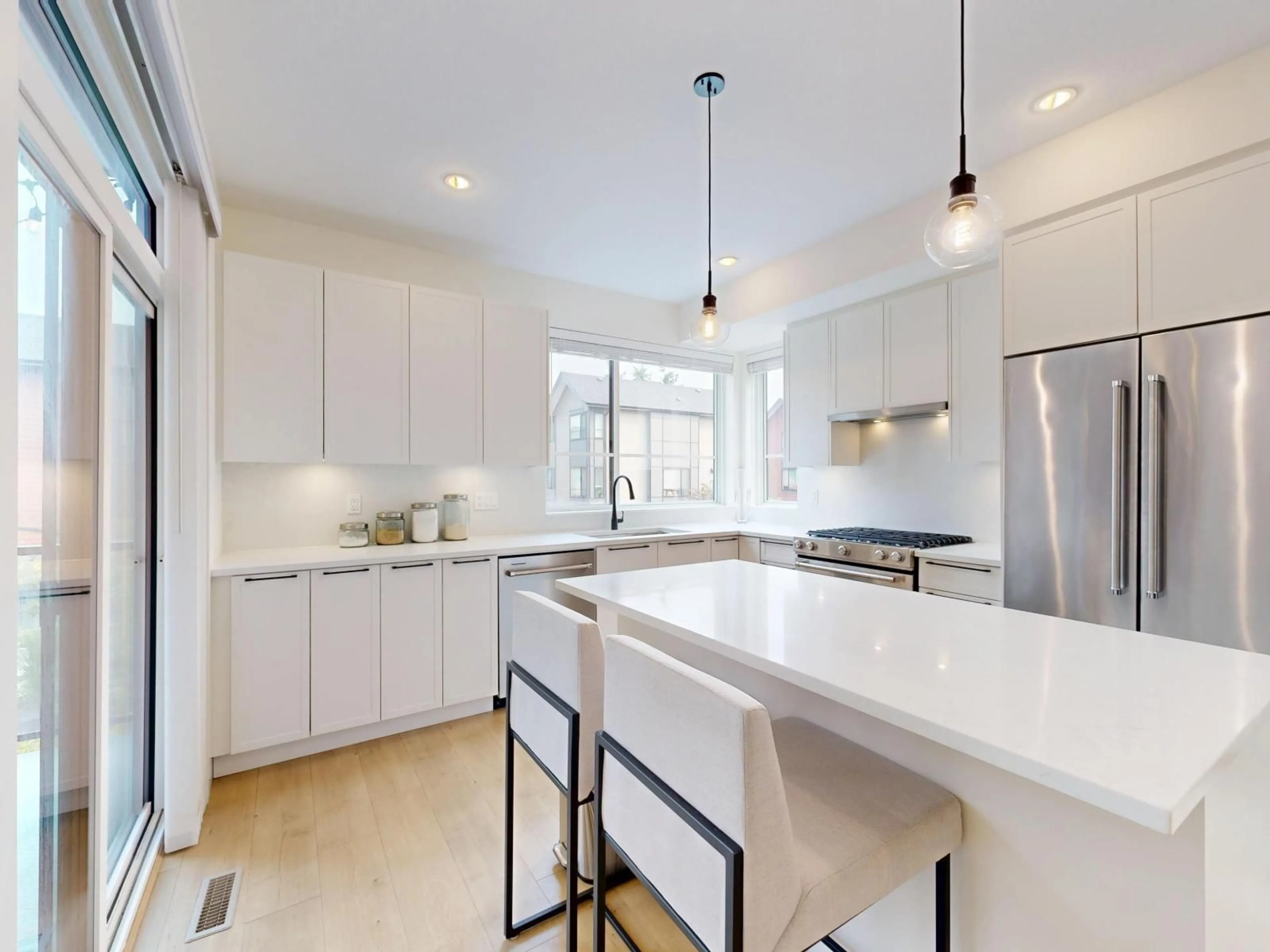 Contemporary kitchen, unknown for 56 - 19897 75A, Langley British Columbia V2Y3S2
