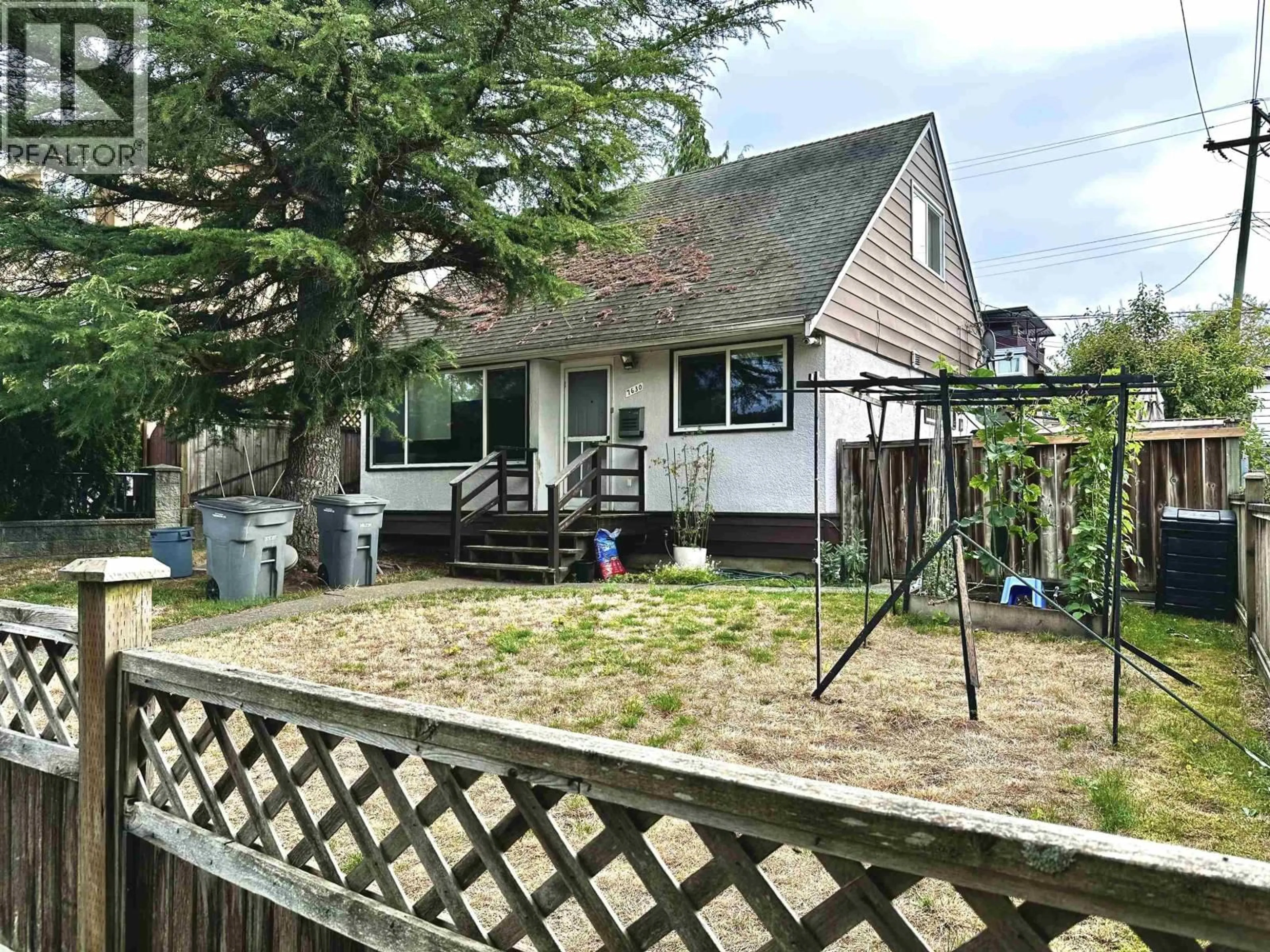 A pic from outside/outdoor area/front of a property/back of a property/a pic from drone, street for 7630 VICTORIA DRIVE, Vancouver British Columbia V5P3Z8