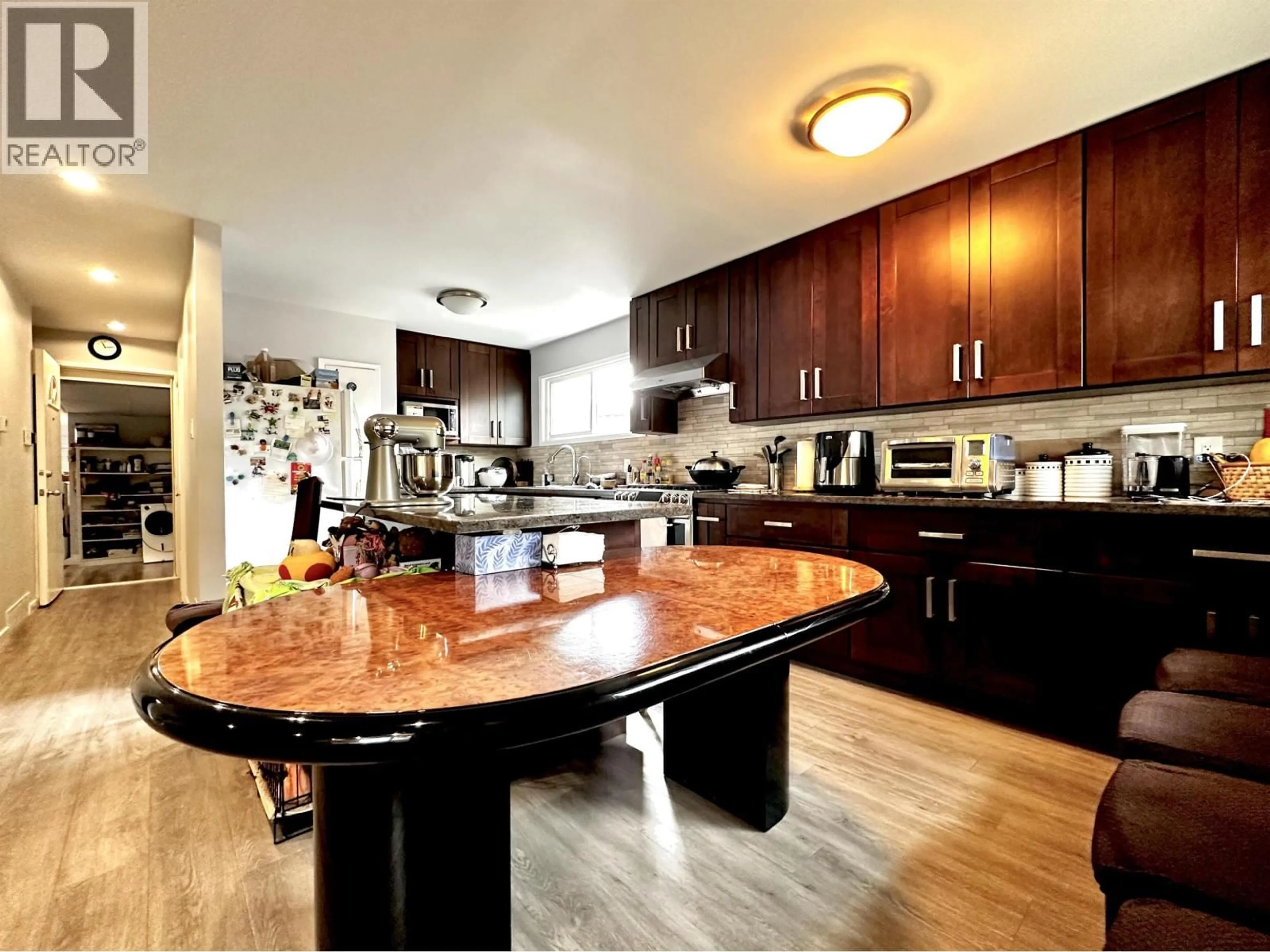 Contemporary kitchen, wood/laminate floor for 7630 VICTORIA DRIVE, Vancouver British Columbia V5P3Z8