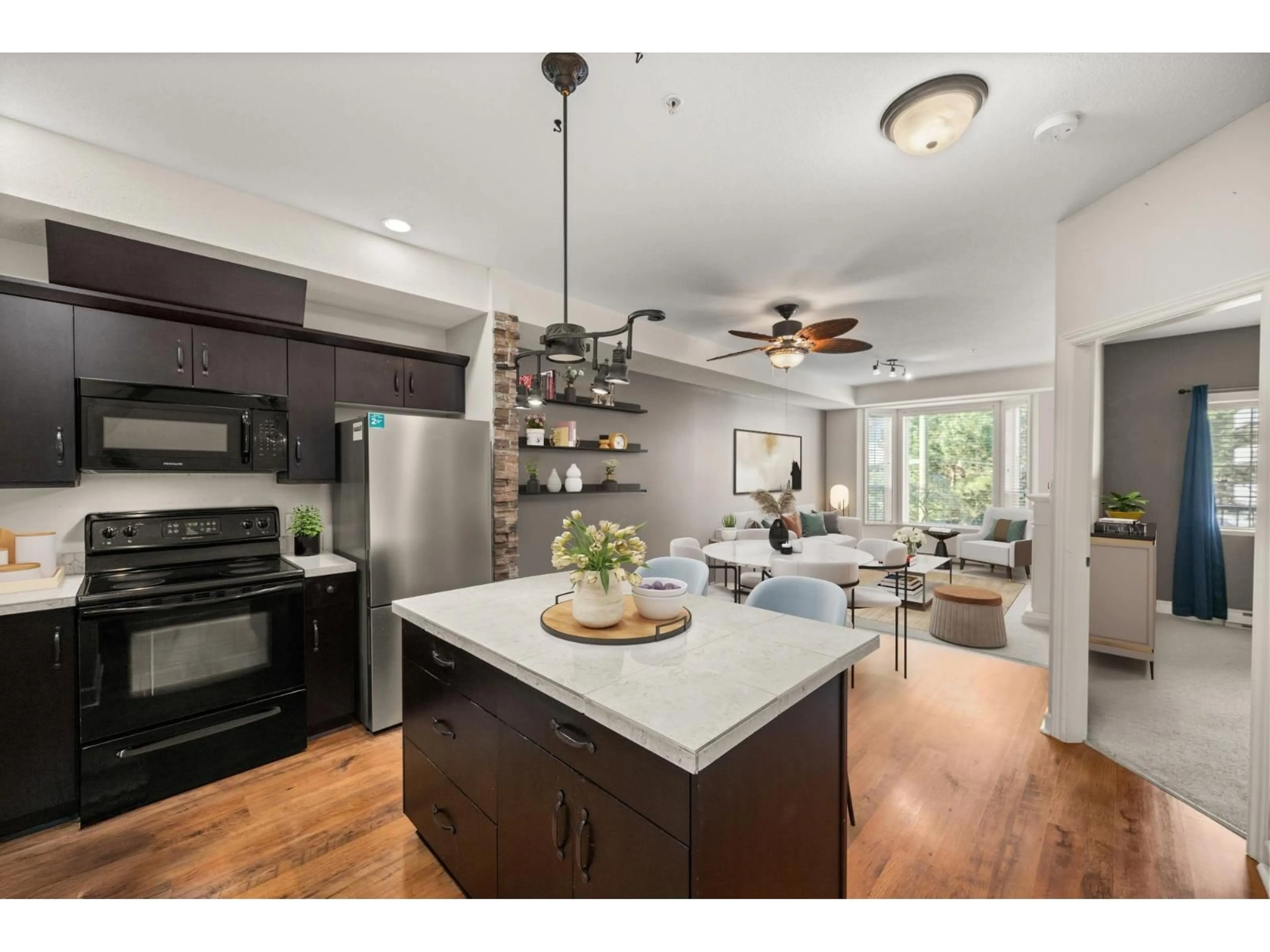Open concept kitchen, unknown for 203 - 20281 53A, Langley British Columbia V3A3V6