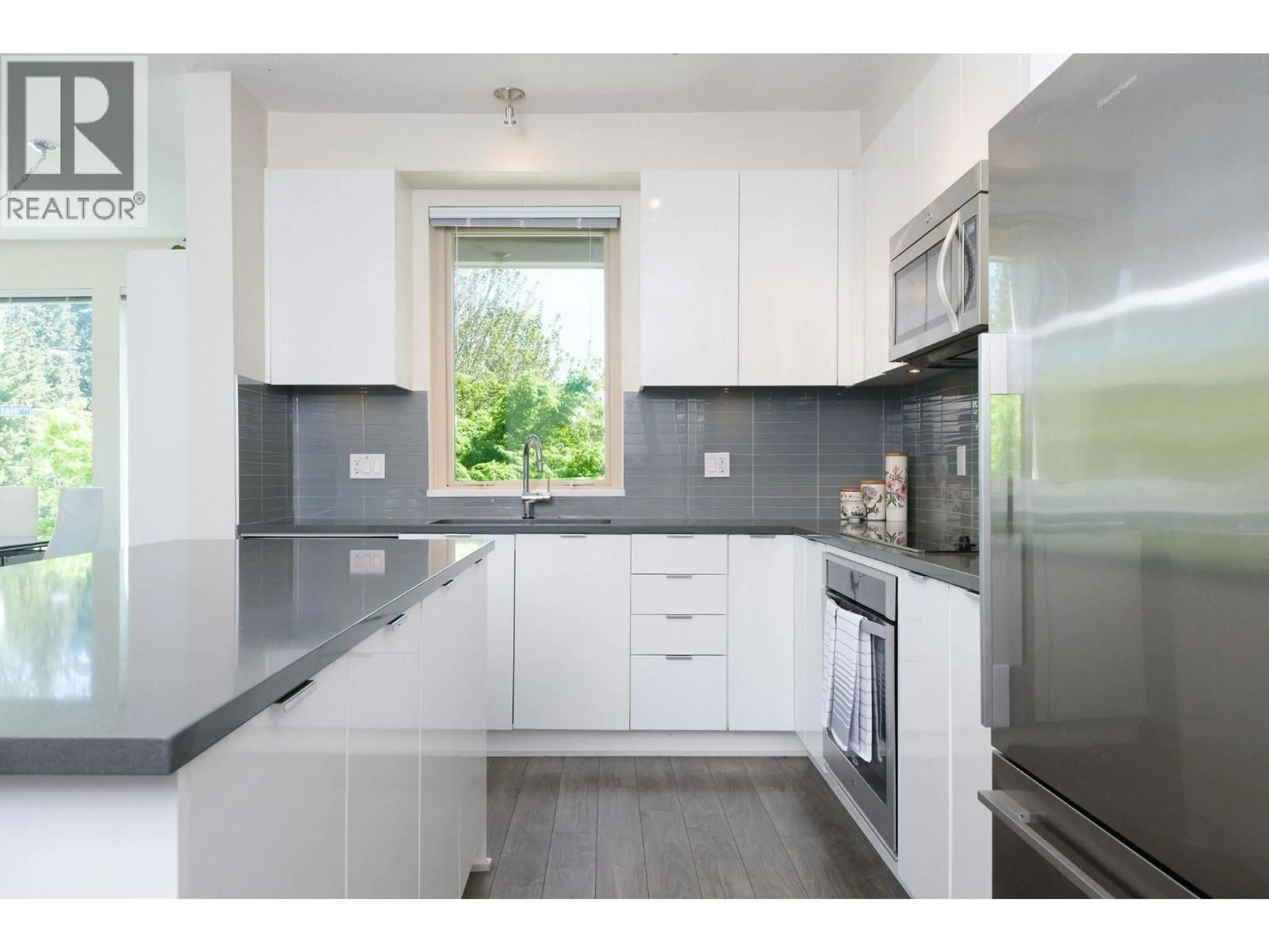 Standard kitchen, unknown for 219 - 2665 MOUNTAIN HIGHWAY, Vancouver British Columbia V7J0A8