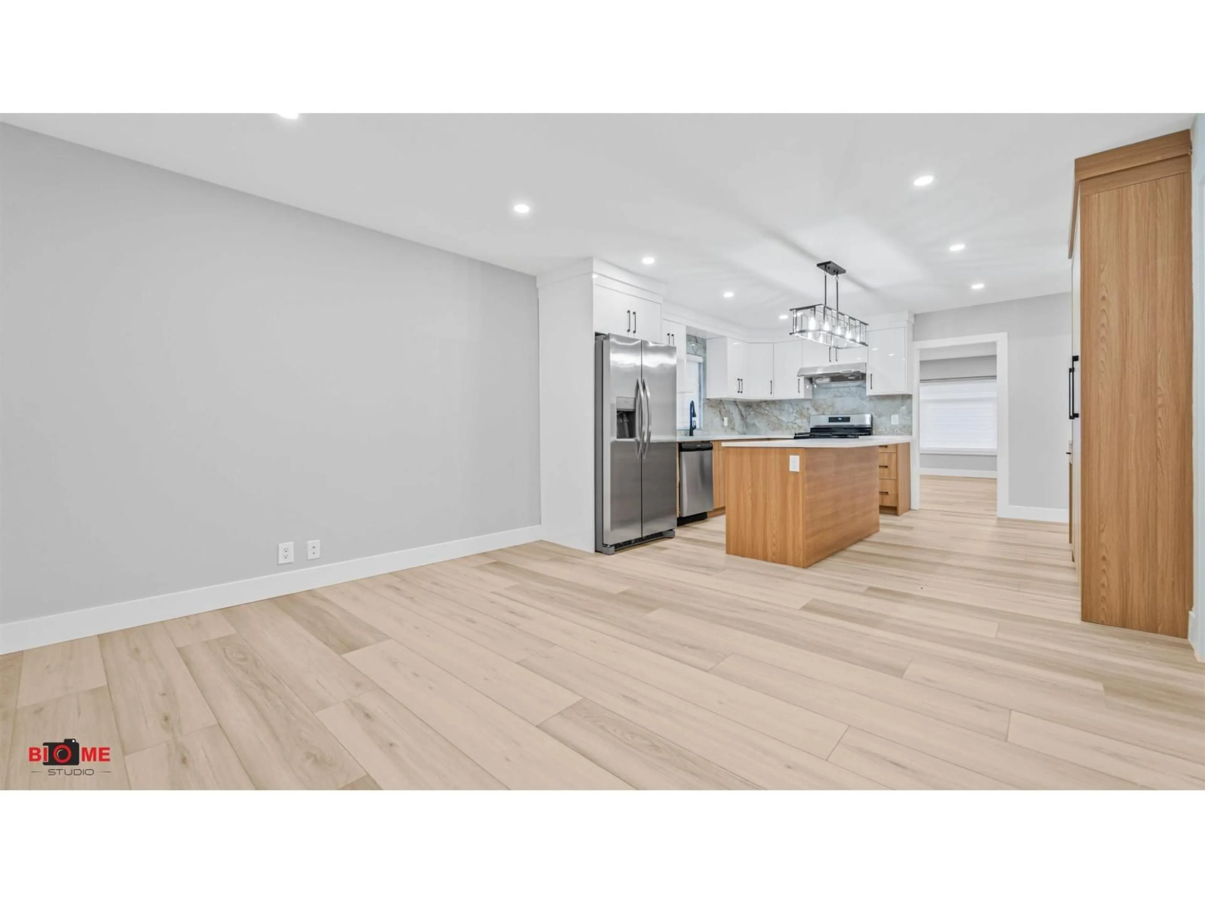 Open concept kitchen, wood/laminate floor for 11238 82, Delta British Columbia V4C2B7