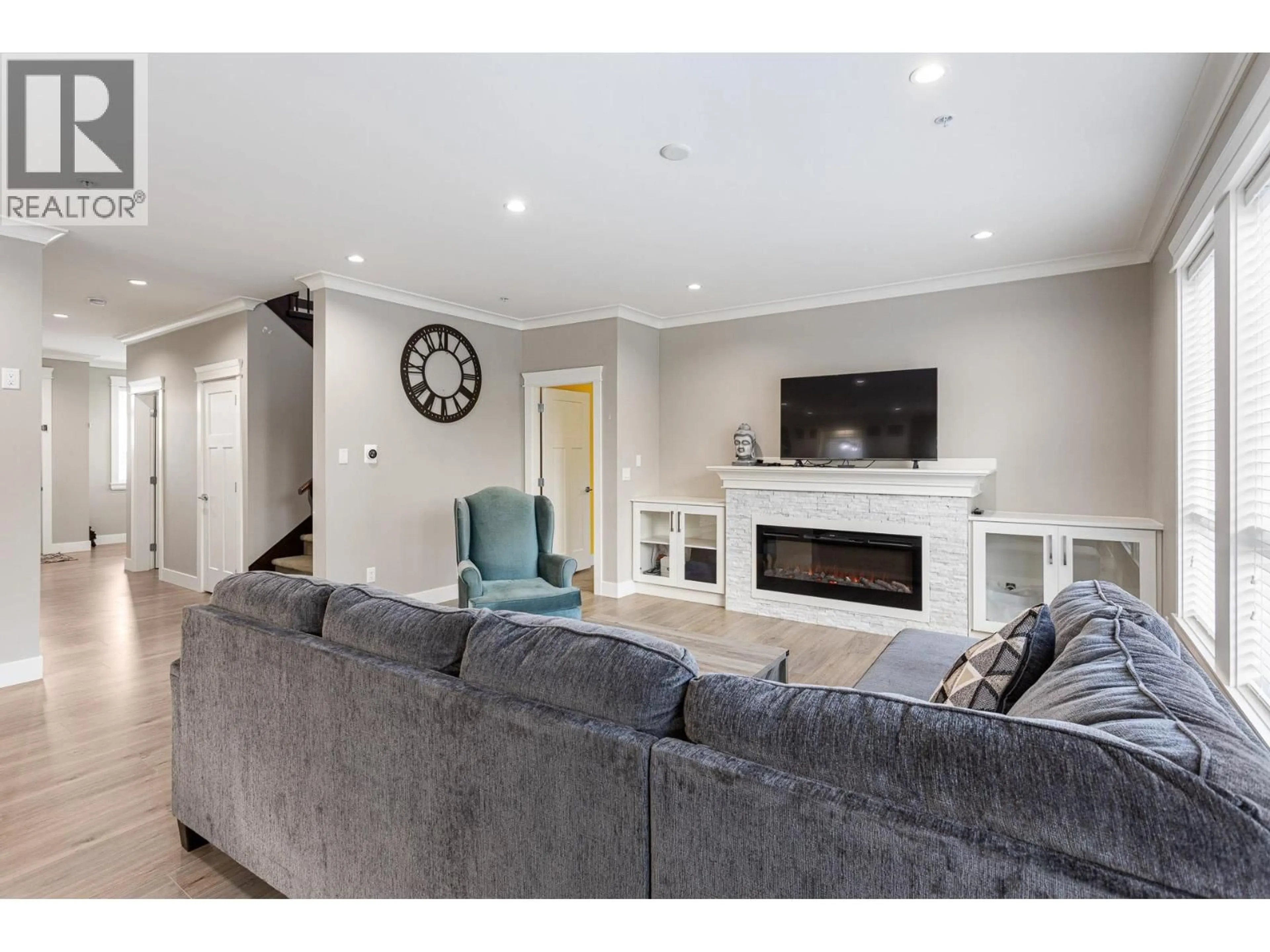 Living room with furniture, unknown for 20417 HARTNELL AVENUE, Maple Ridge British Columbia V2X2Z5