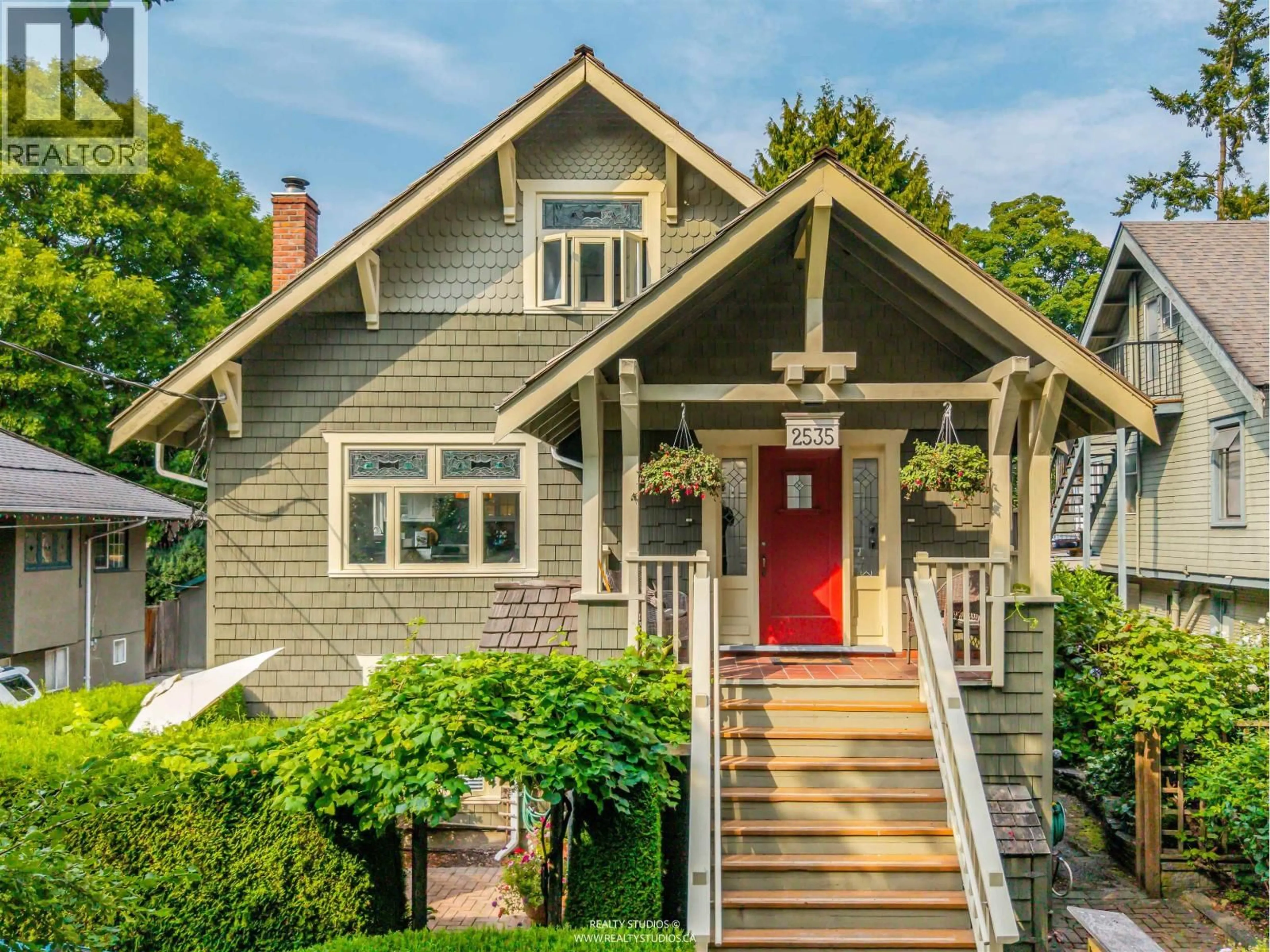 Home with vinyl exterior material, street for 4 - 2535 6TH AVENUE, Vancouver British Columbia V6K1W4