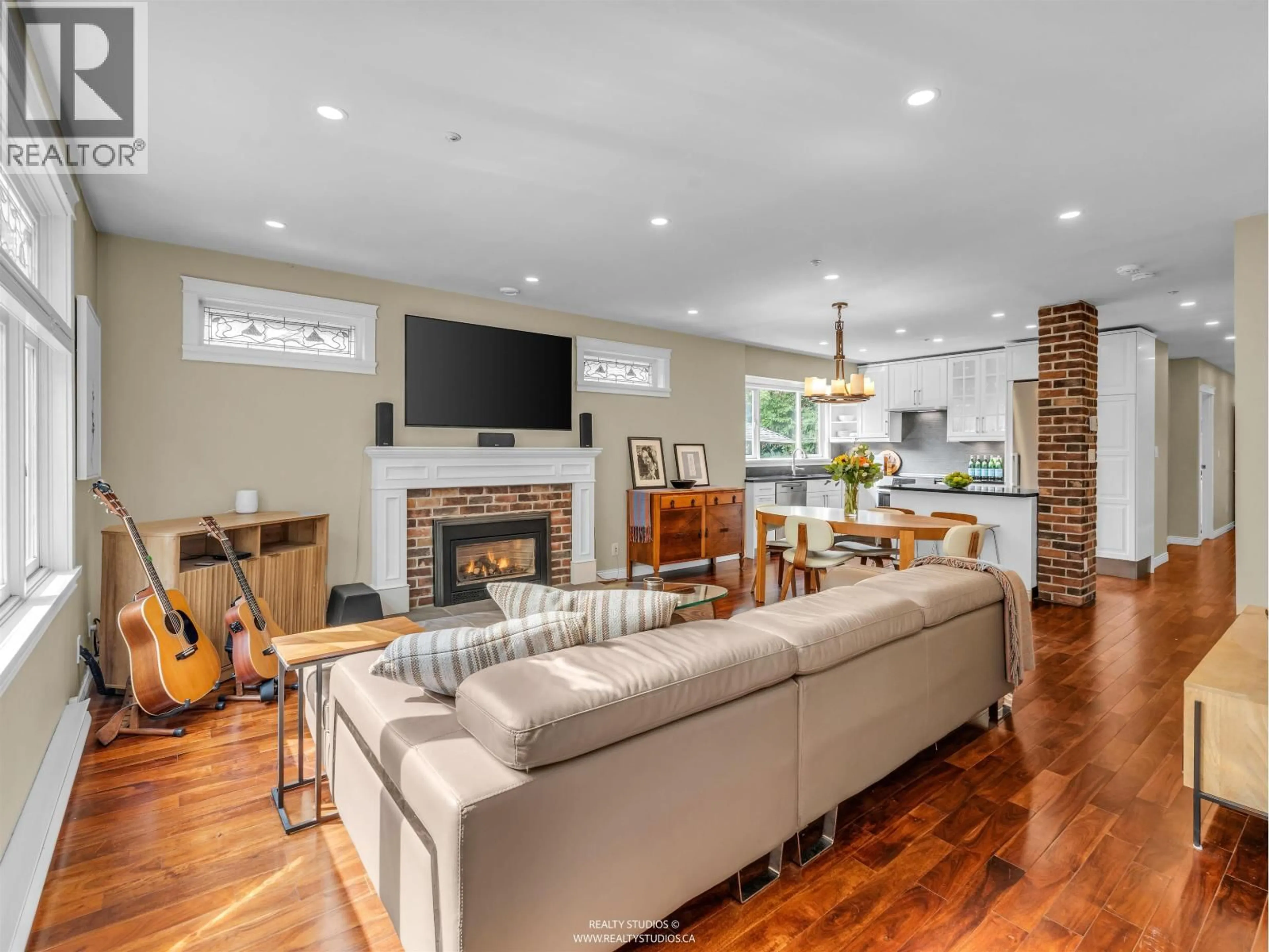 Living room with furniture, unknown for 4 - 2535 6TH AVENUE, Vancouver British Columbia V6K1W4