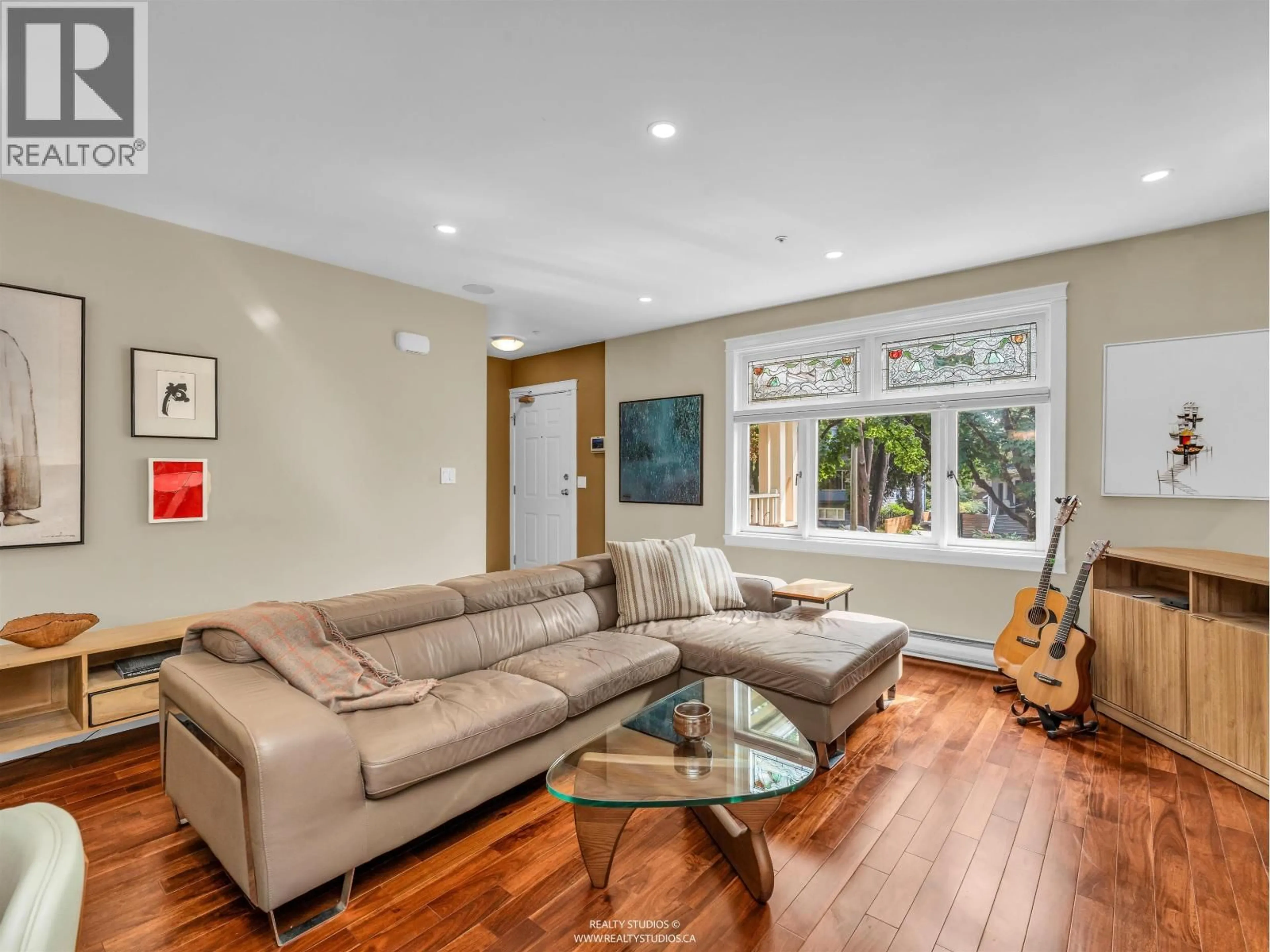 Living room with furniture, unknown for 4 - 2535 6TH AVENUE, Vancouver British Columbia V6K1W4