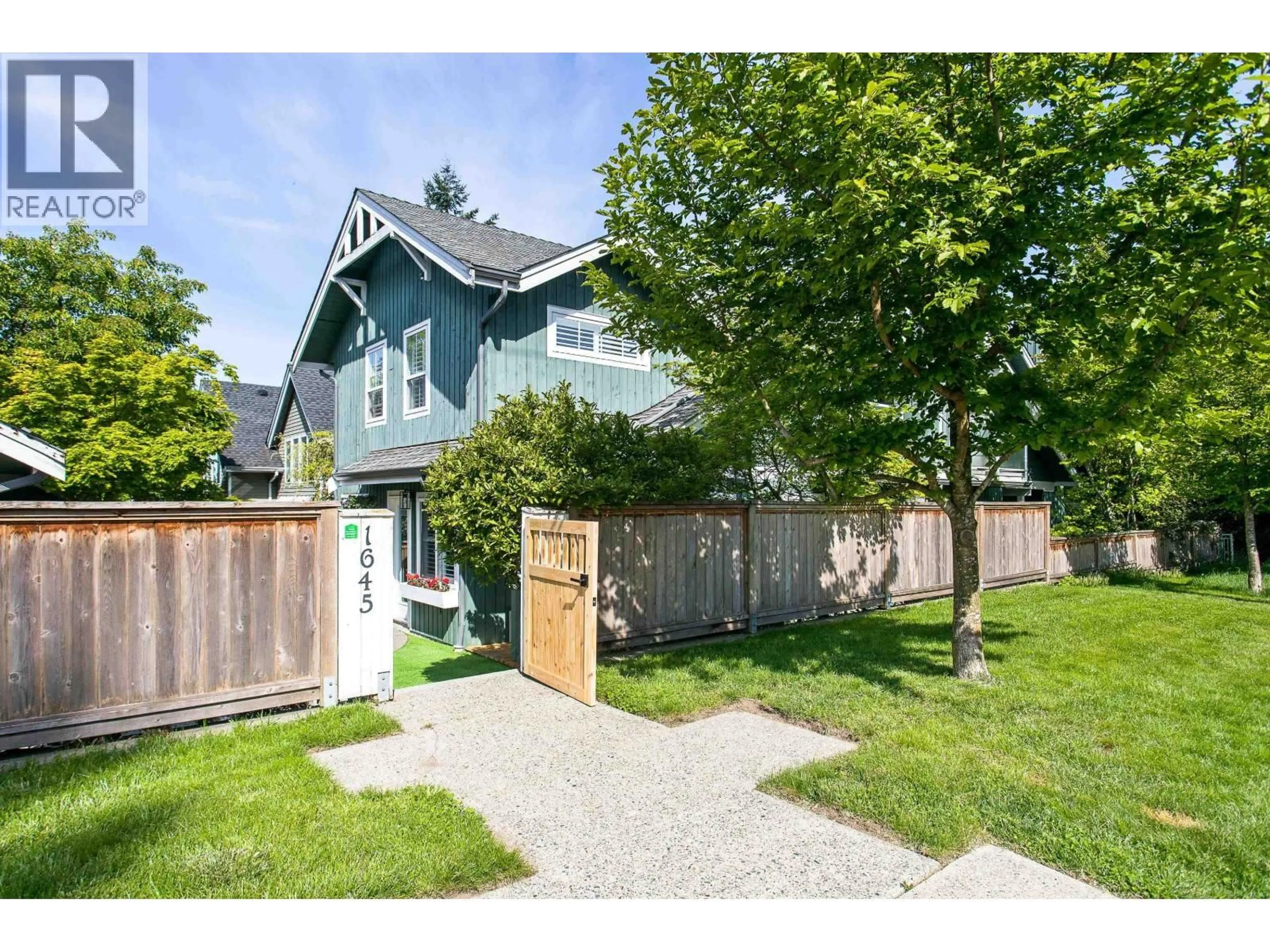 A pic from outside/outdoor area/front of a property/back of a property/a pic from drone, street for 1645 ST. ANDREWS AVENUE, North Vancouver British Columbia V7L2V8