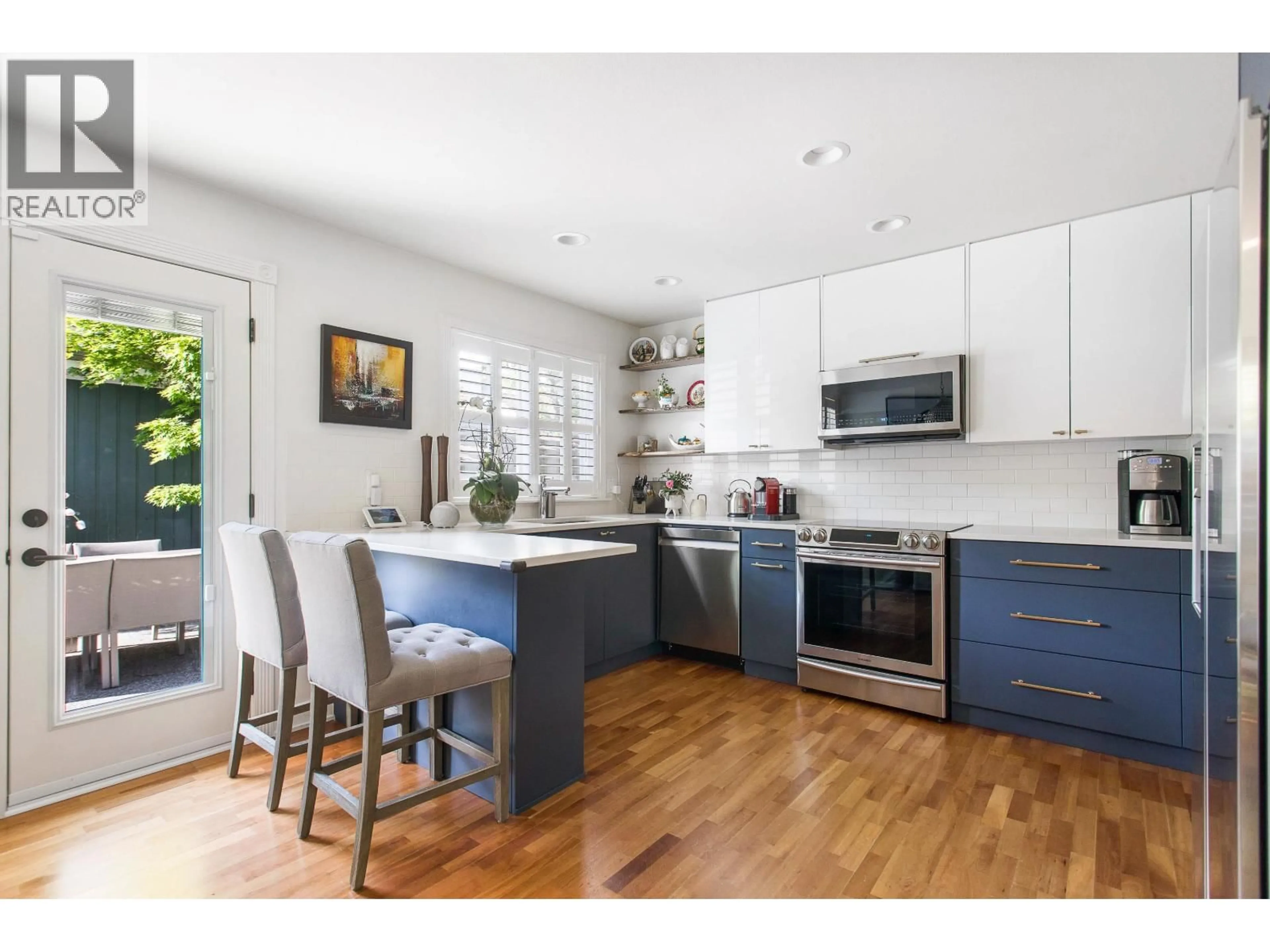 Open concept kitchen, wood/laminate floor for 1645 ST. ANDREWS AVENUE, North Vancouver British Columbia V7L2V8