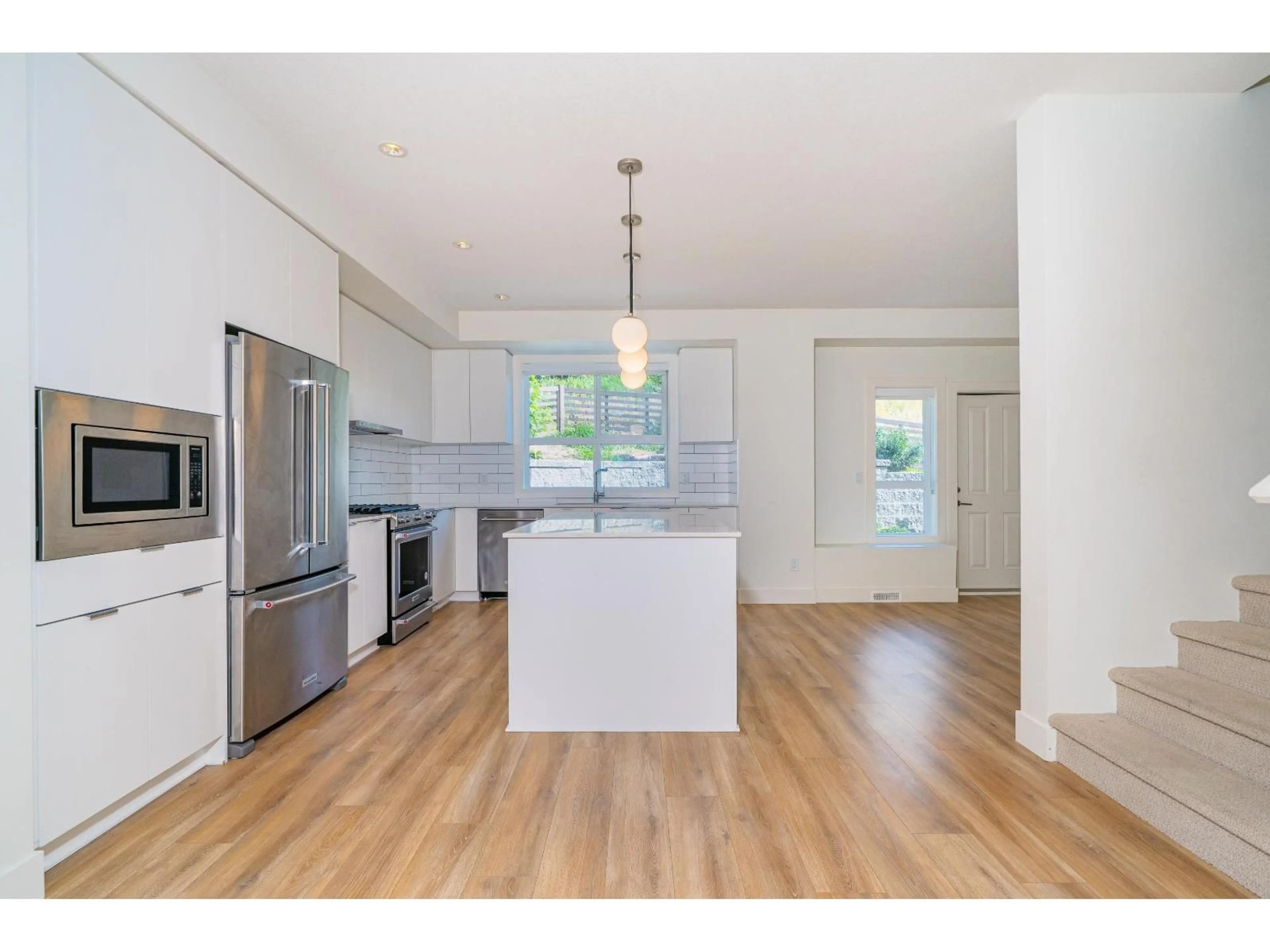 Open concept kitchen, wood/laminate floor for 81 - 16561 17A, Surrey British Columbia V3Z1J3
