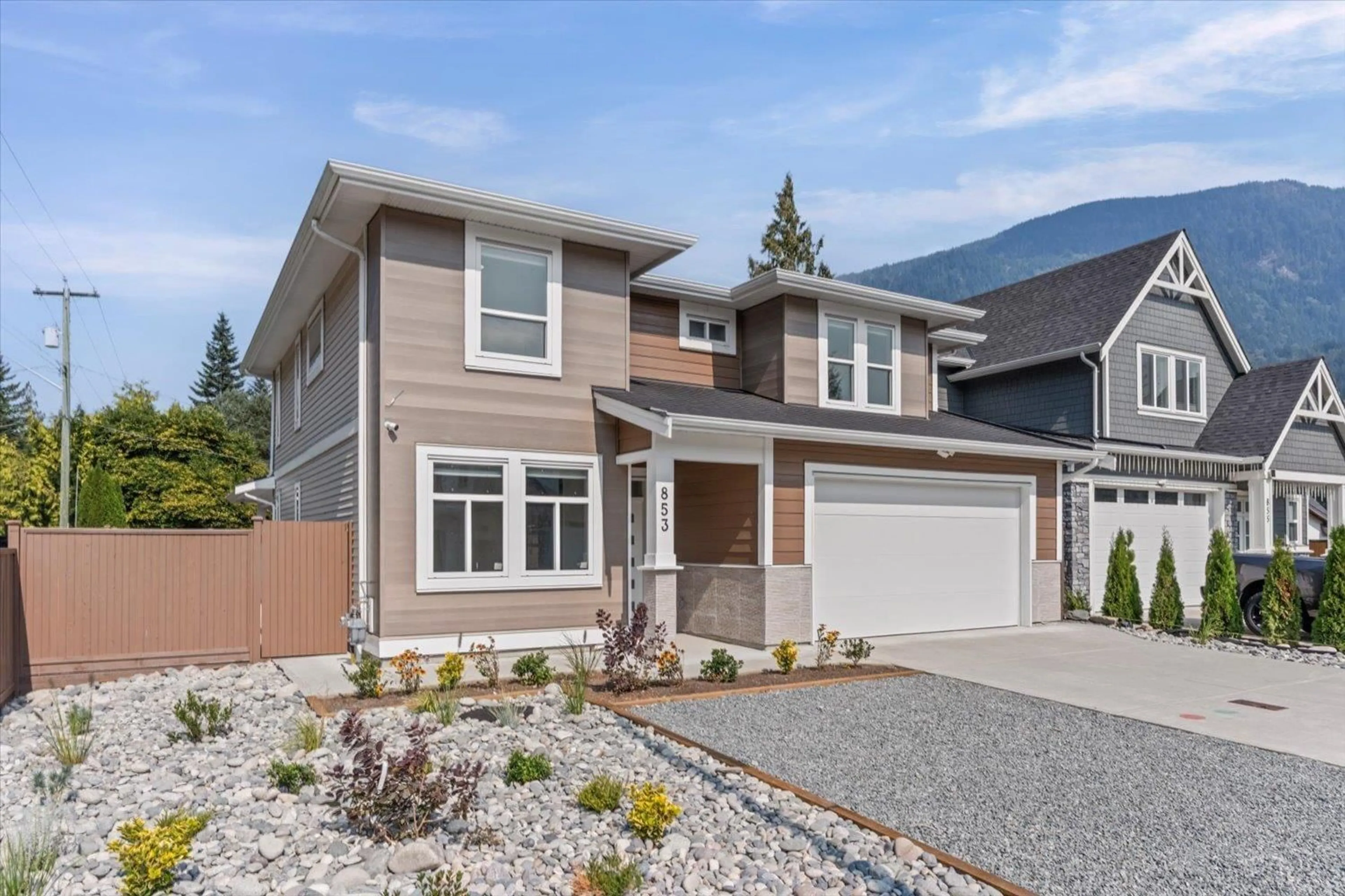 Home with vinyl exterior material, street for 853 WILLOW PLACE, Harrison Hot Springs British Columbia V0M1K0