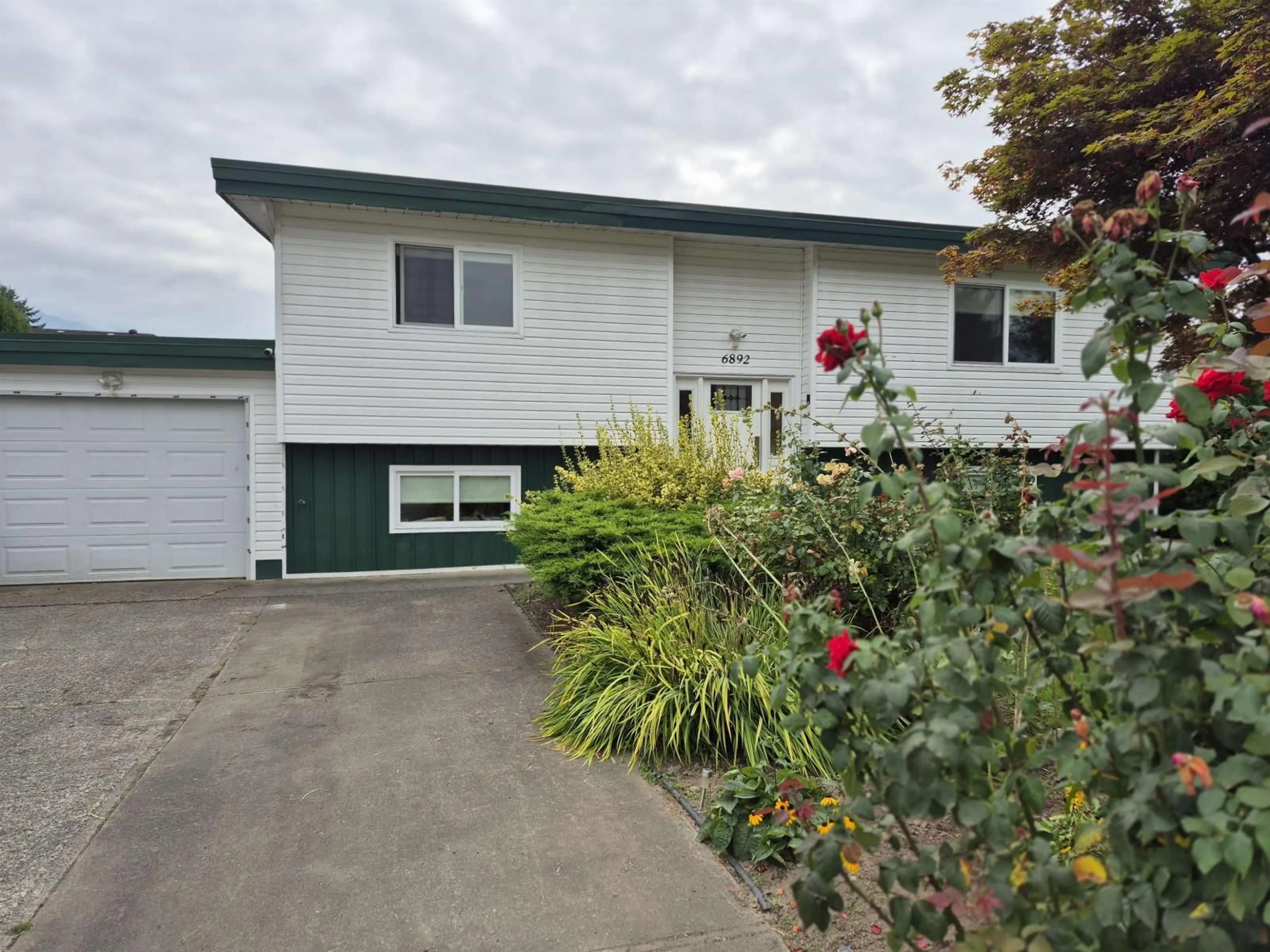 Home with vinyl exterior material, street for 6892 KALYNA DRIVE, Agassiz British Columbia V0M1A3