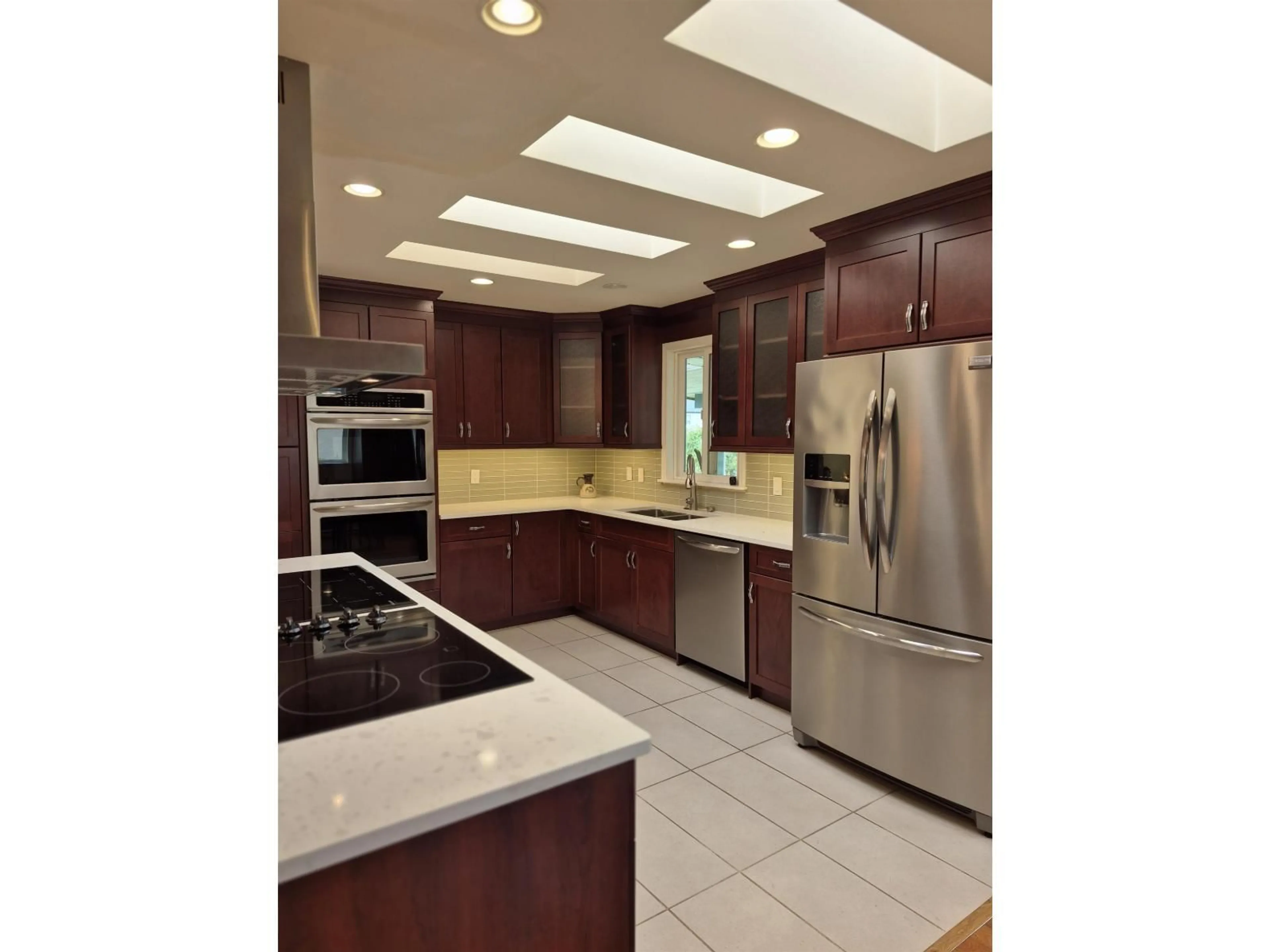 Contemporary kitchen, ceramic/tile floor for 6892 KALYNA DRIVE, Agassiz British Columbia V0M1A3