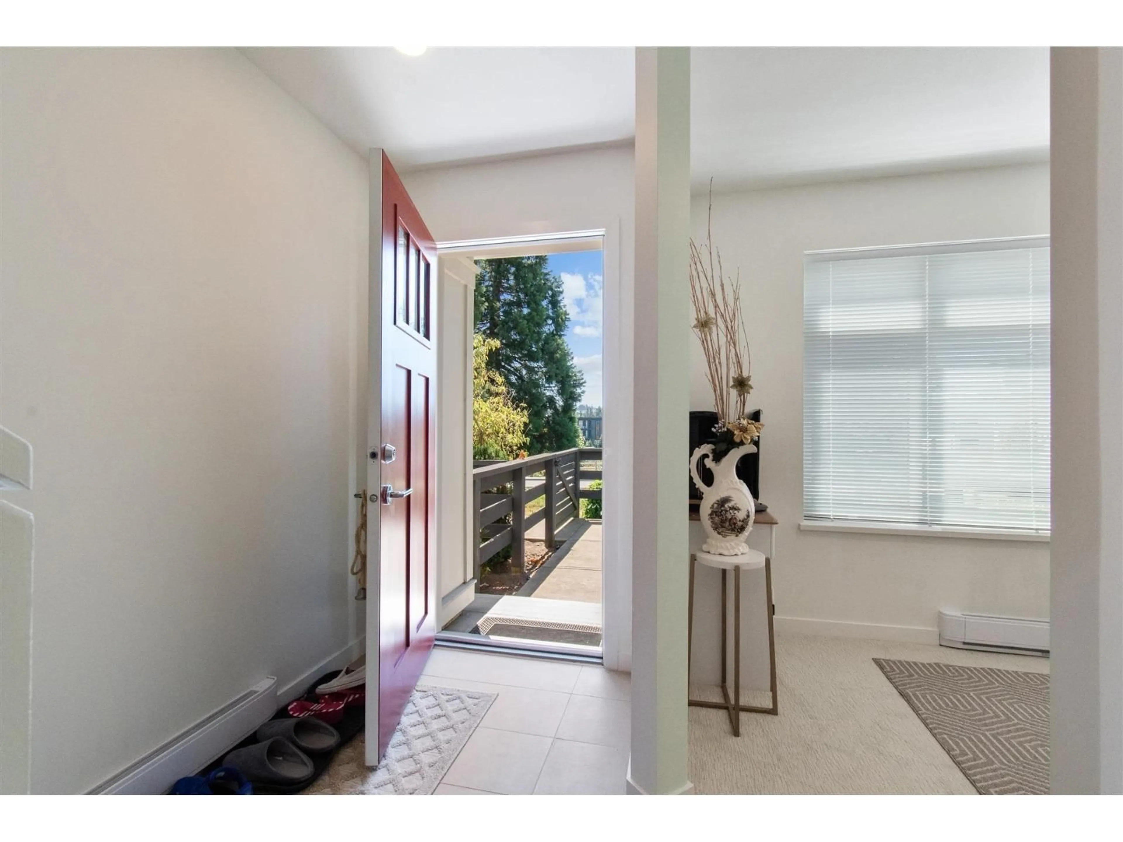Indoor entryway for 17 - 15235 SITKA, Surrey British Columbia V3S0A9