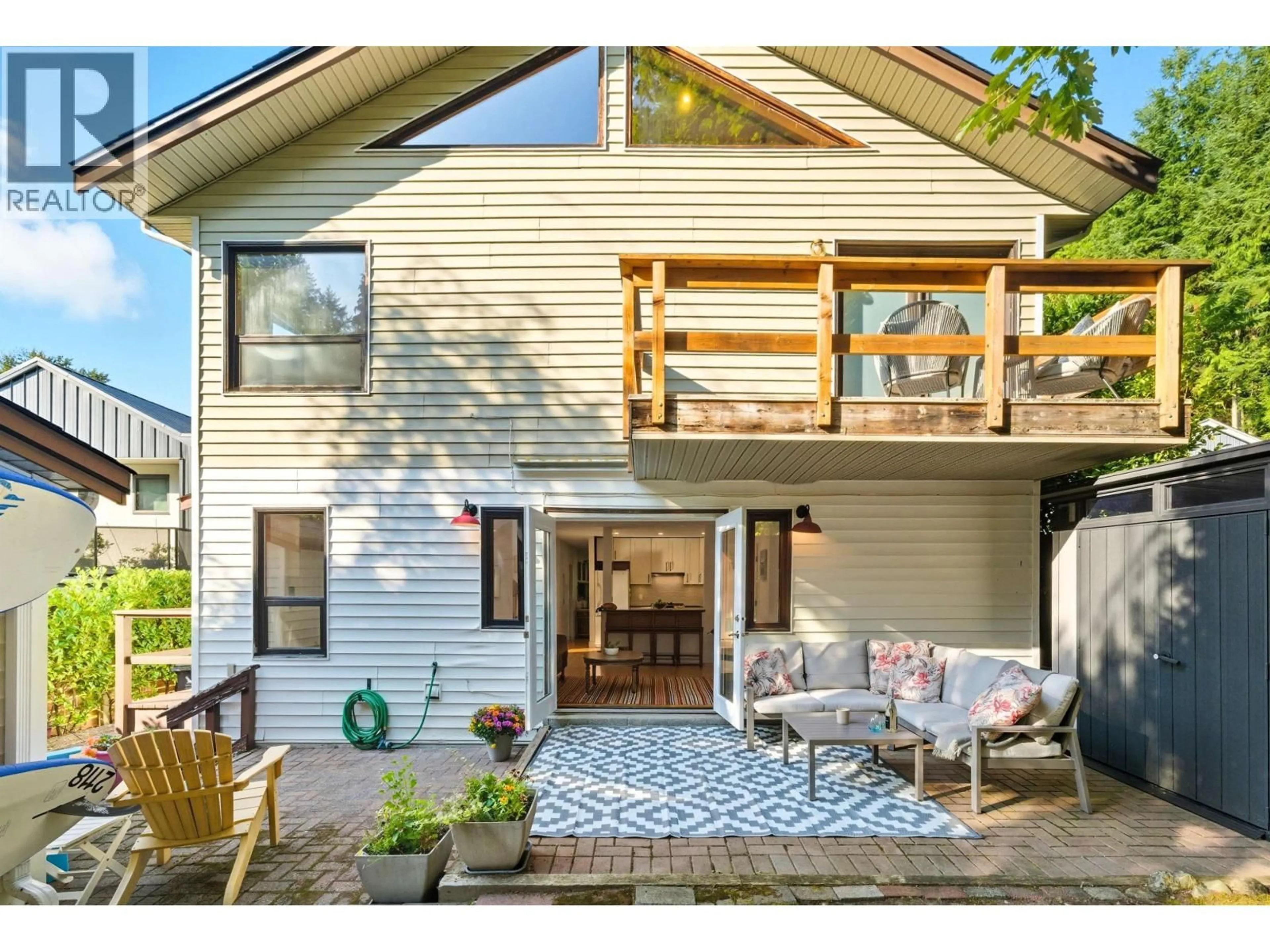 Home with vinyl exterior material, unknown for 4565 COVE CLIFF ROAD, North Vancouver British Columbia V7G1H7