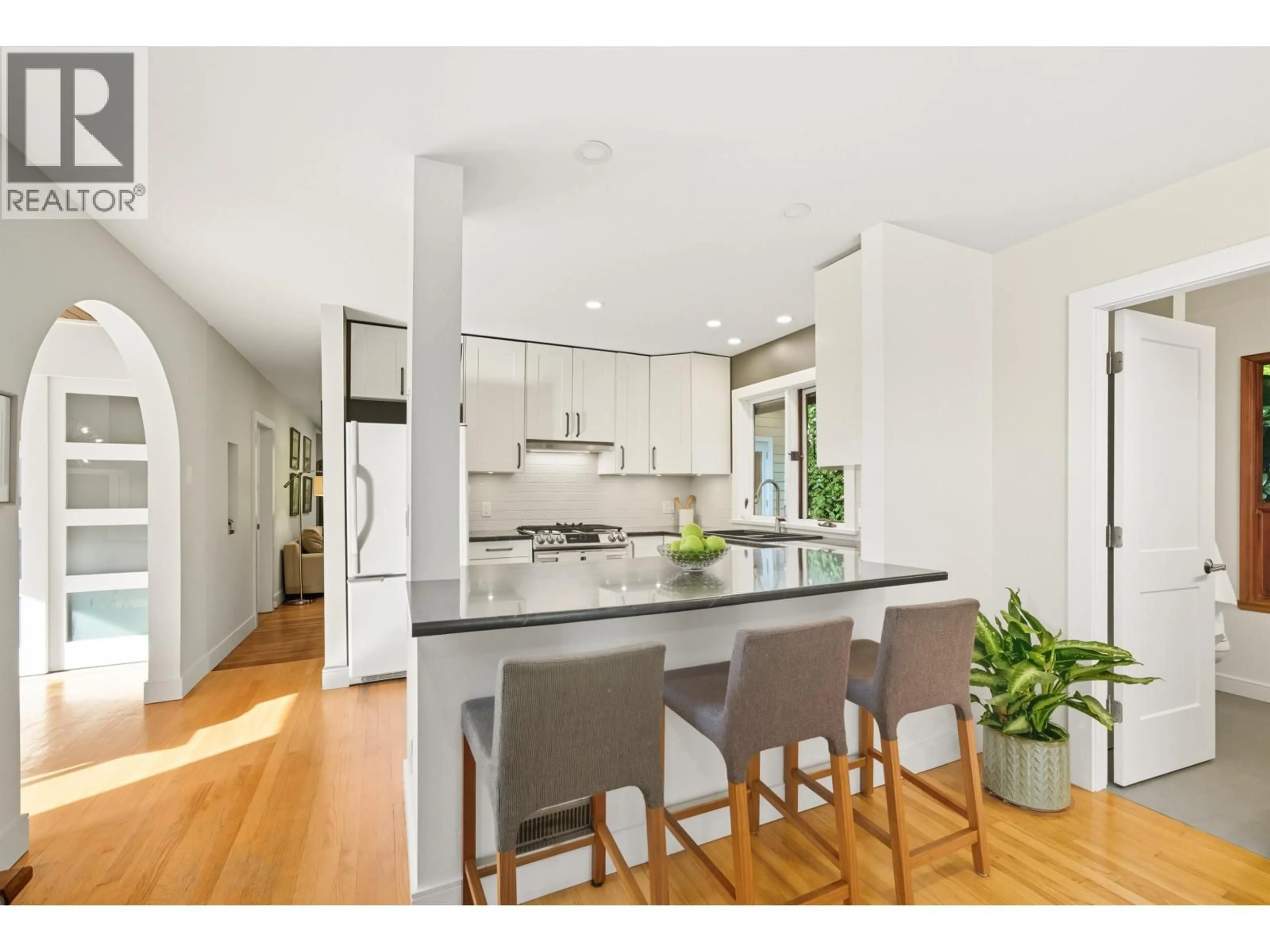 Open concept kitchen, unknown for 4565 COVE CLIFF ROAD, North Vancouver British Columbia V7G1H7