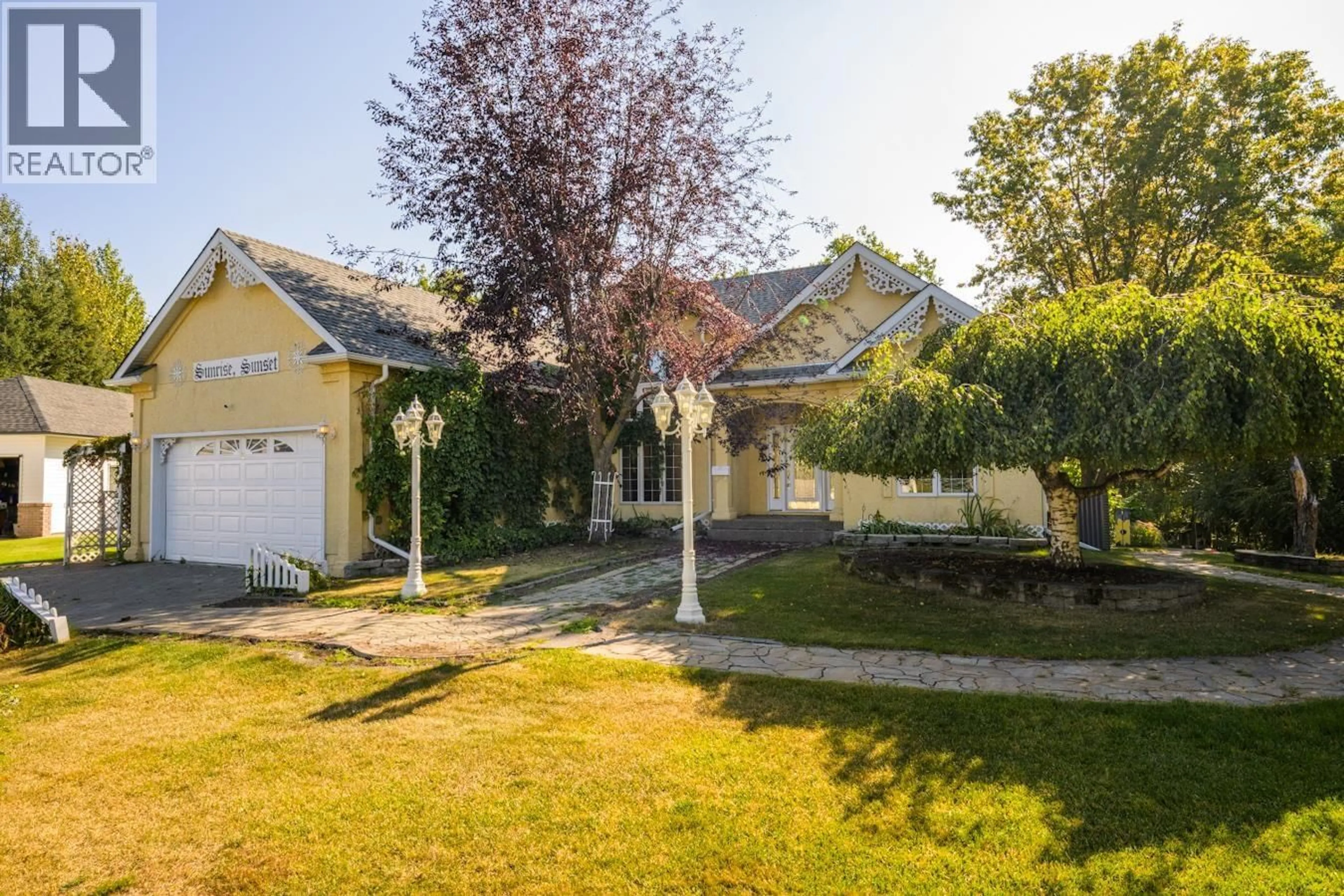 A pic from outside/outdoor area/front of a property/back of a property/a pic from drone, street for 2667 HEWLETT COURT, Prince George British Columbia V2N5H4