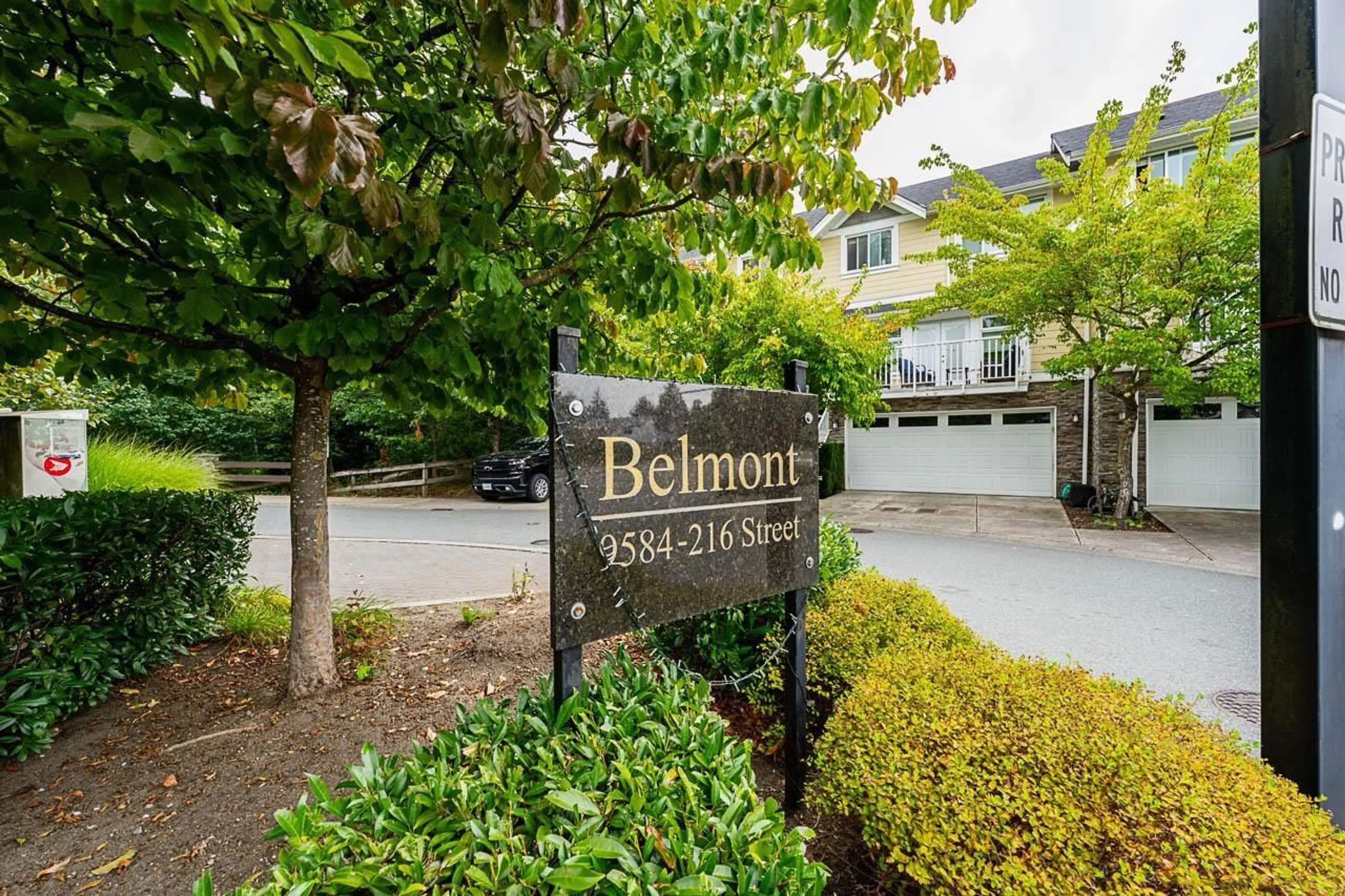 Indoor foyer for 7 - 9584 216TH, Langley British Columbia V1M0C5