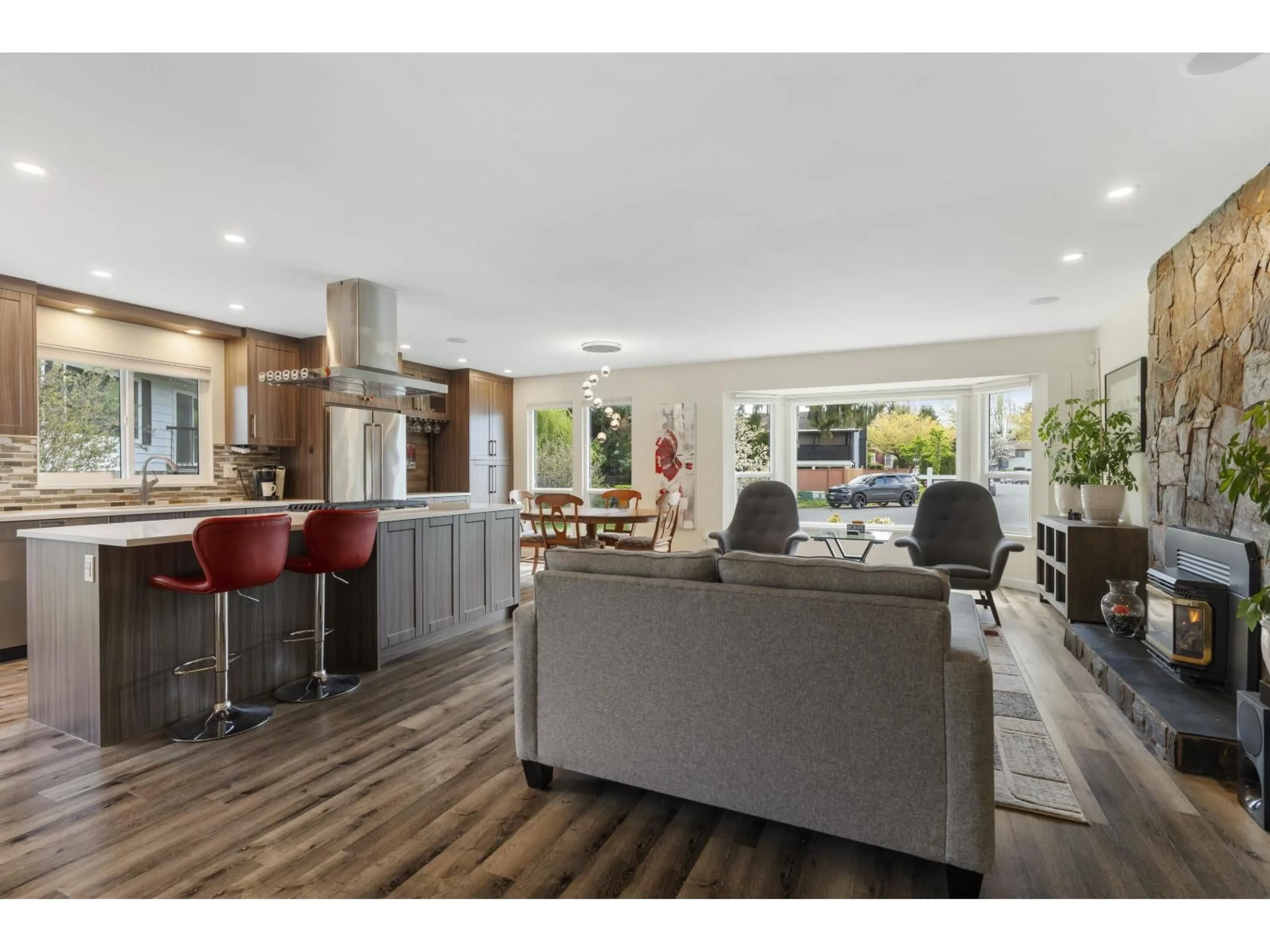 Open concept kitchen, unknown for 7366 141, Surrey British Columbia V3W7L1