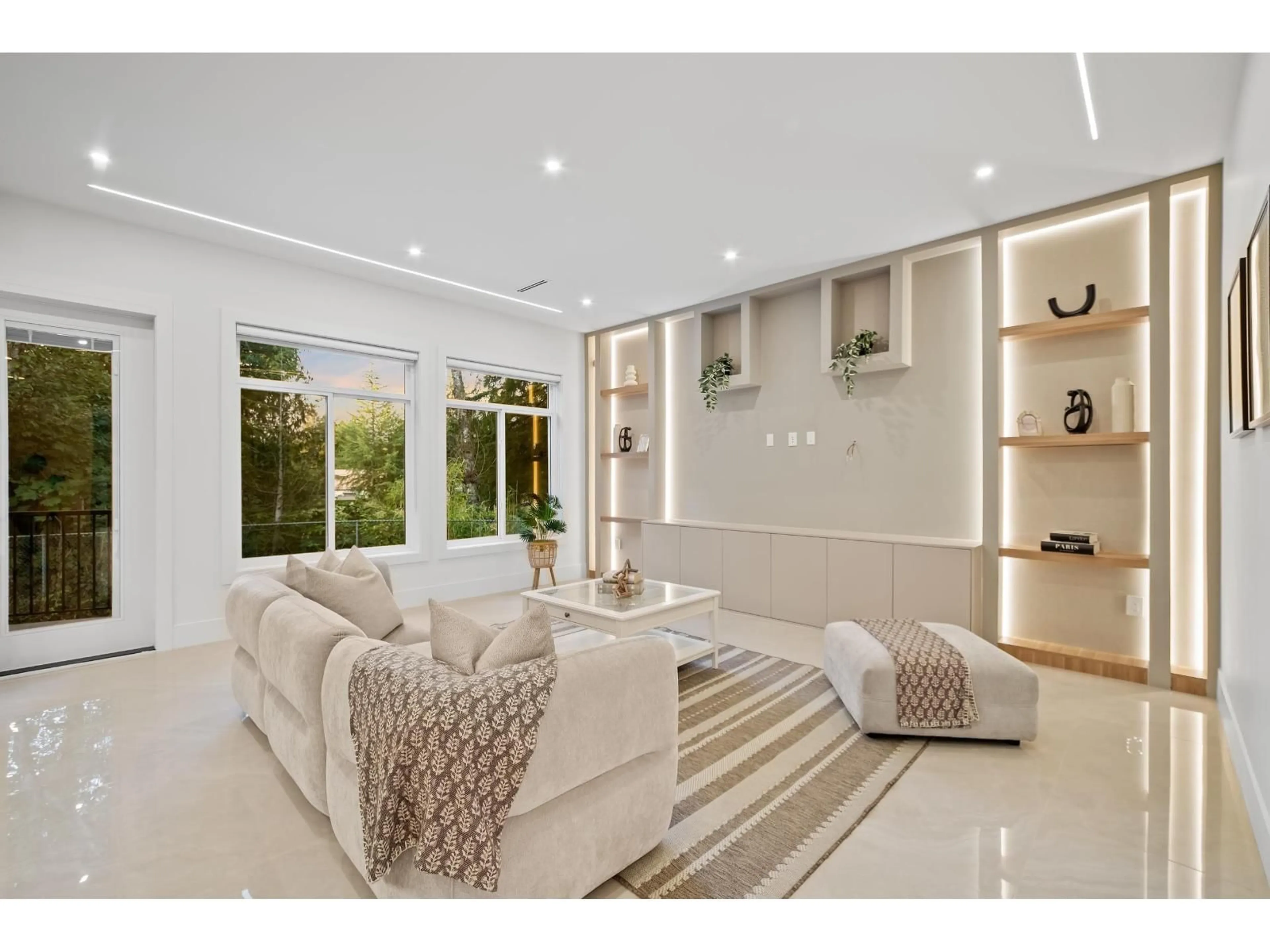 Living room with furniture, ceramic/tile floor for 10027 173A, Surrey British Columbia V4N4L2