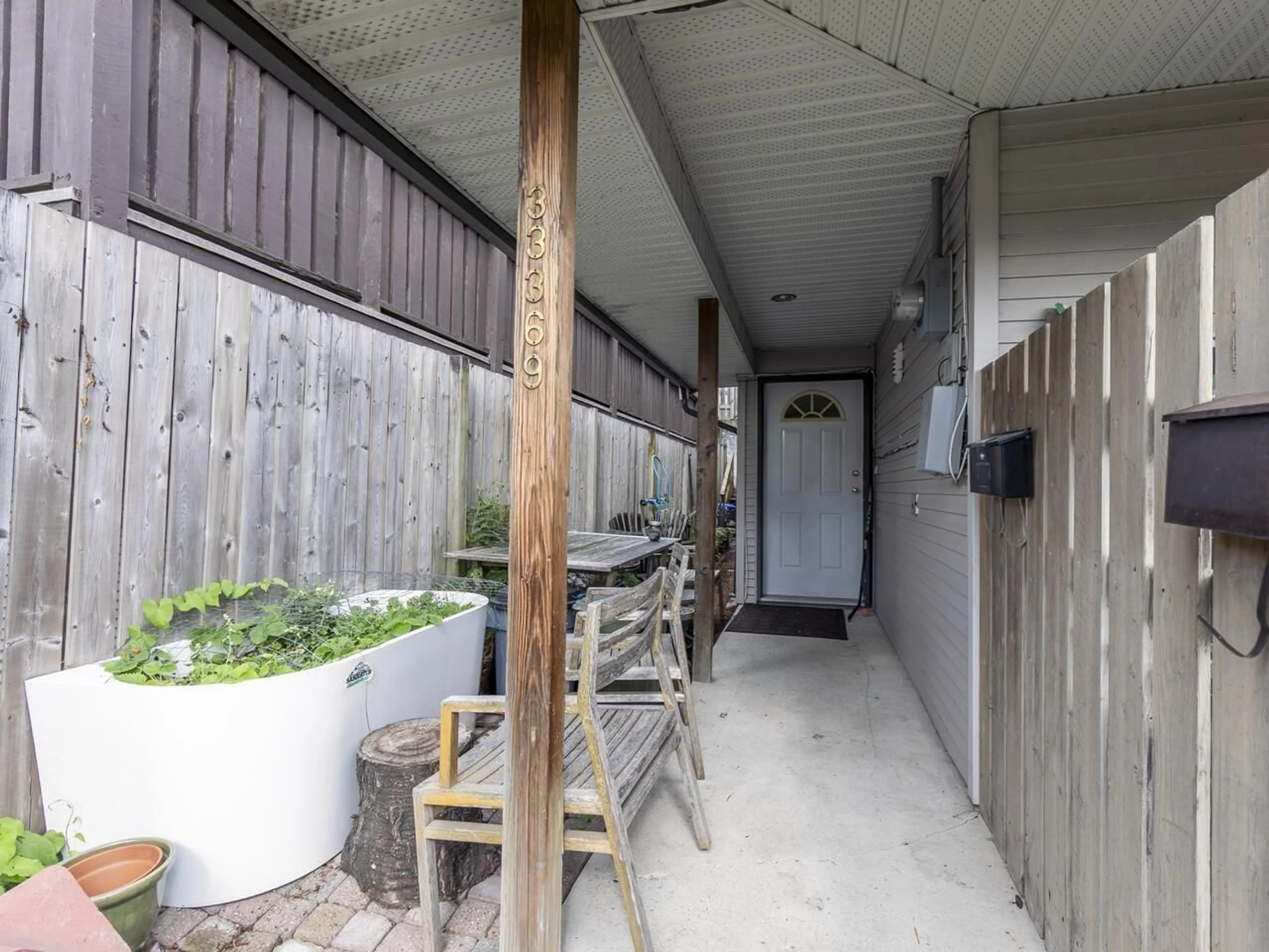 Patio, street for 33369 3RD, Mission British Columbia V2V1P1