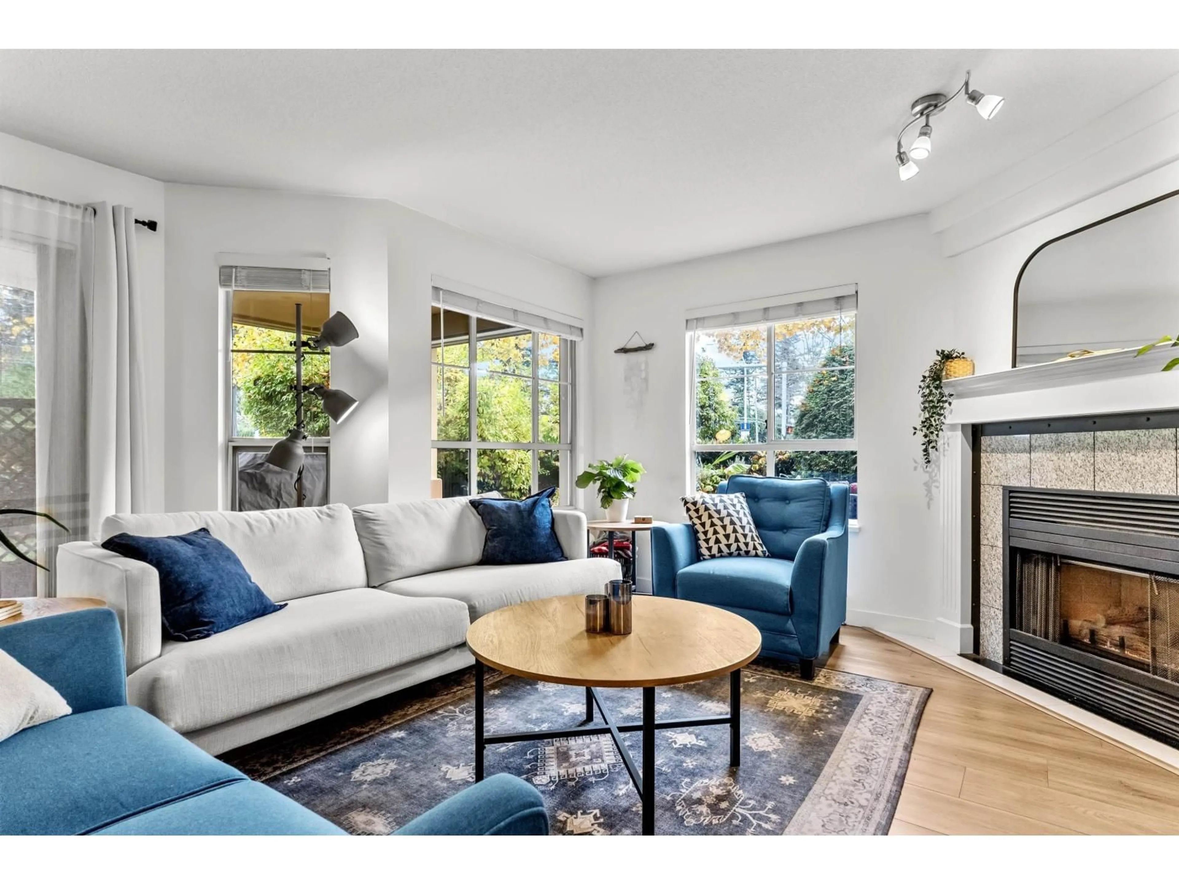 Living room with furniture, wood/laminate floor for 106 - 15185 22, Surrey British Columbia V4A9T4