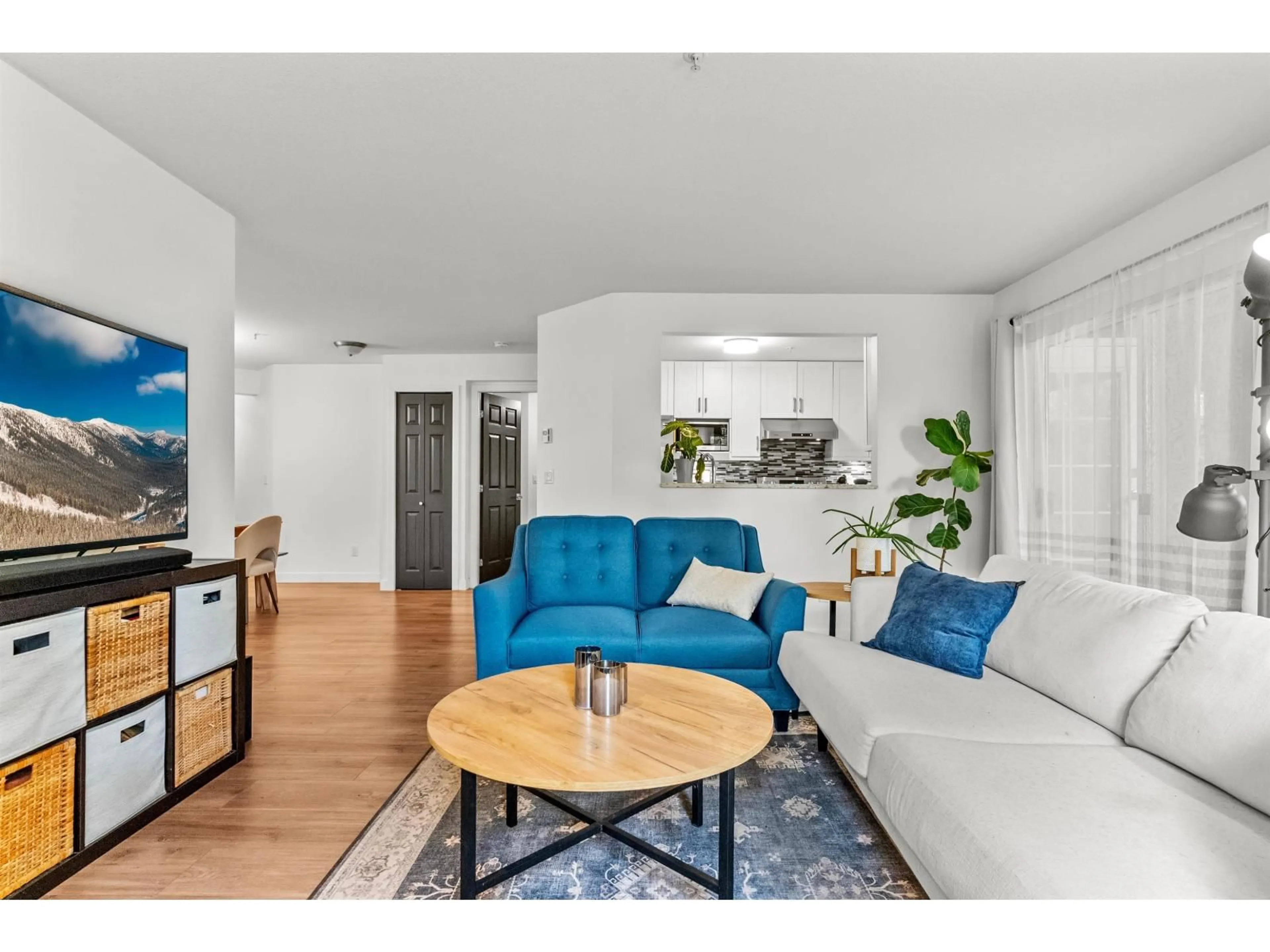 Living room with furniture, unknown for 106 - 15185 22, Surrey British Columbia V4A9T4
