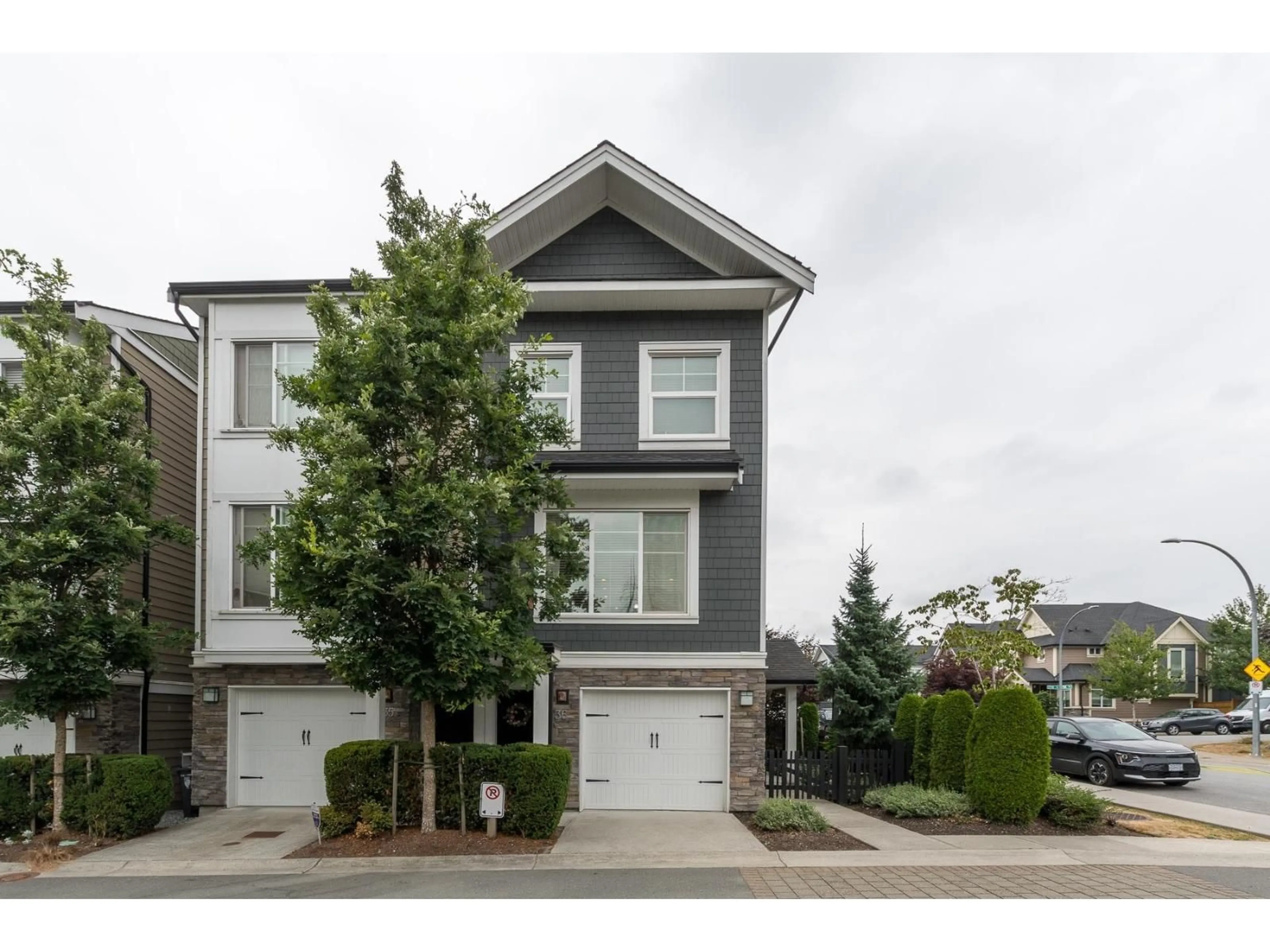 Home with vinyl exterior material, street for 36 - 21150 76A, Langley British Columbia V2Y0V9