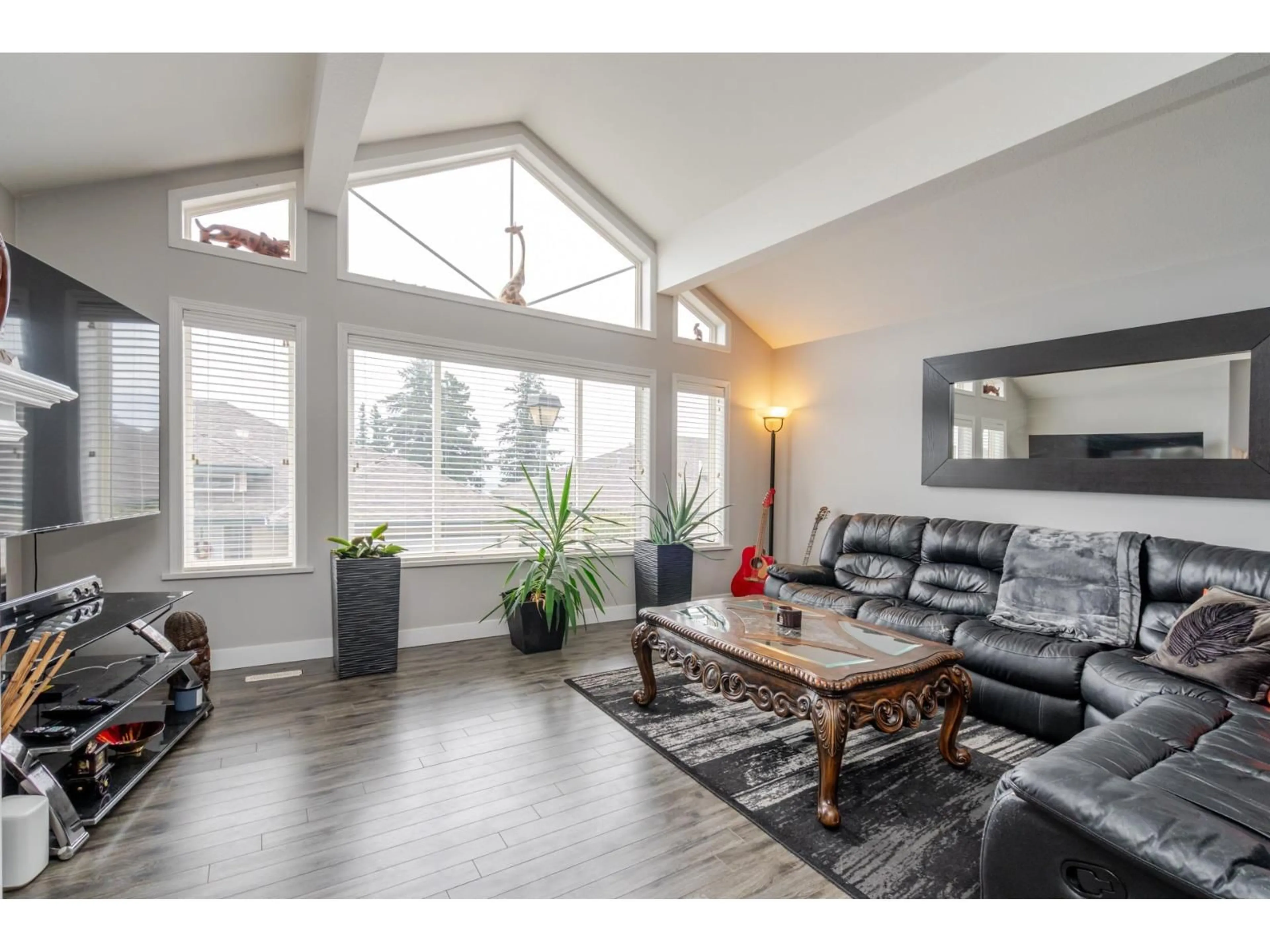 Living room with furniture, wood/laminate floor for 24 - 8590 SUNRISE DRIVE, Chilliwack British Columbia V2R3Z4