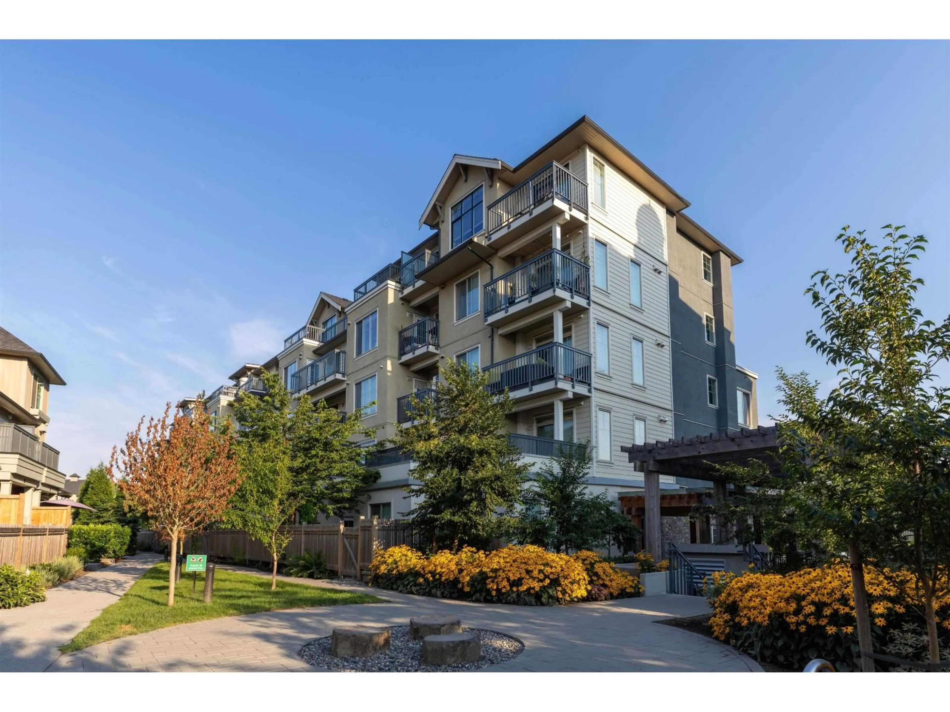 Patio, unknown for A502 - 20487 65, Langley British Columbia V2Y3K5