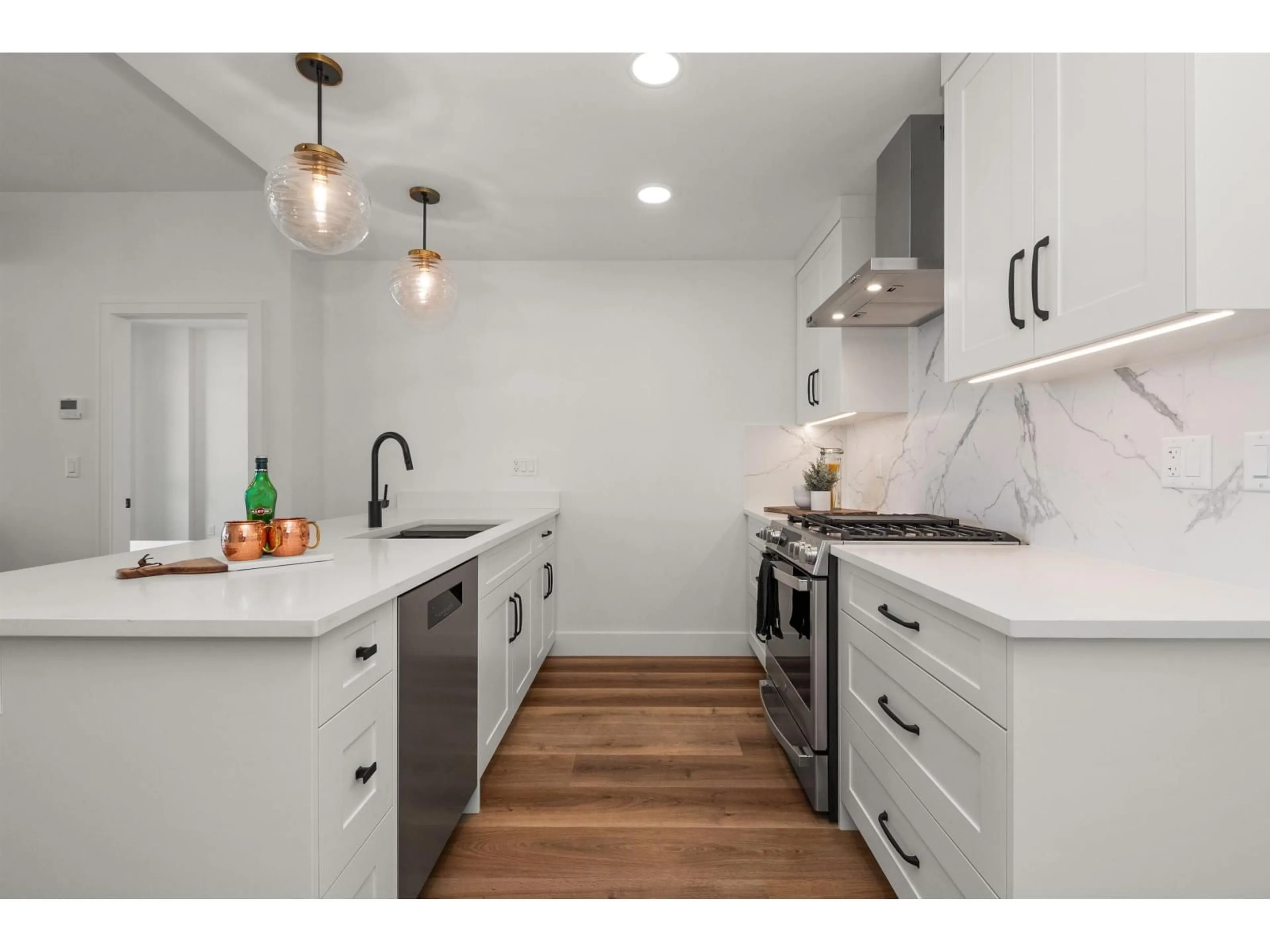 Open concept kitchen, unknown for 605 - 120 ESPLANADE AVENUE, Harrison Hot Springs British Columbia V0M1K0