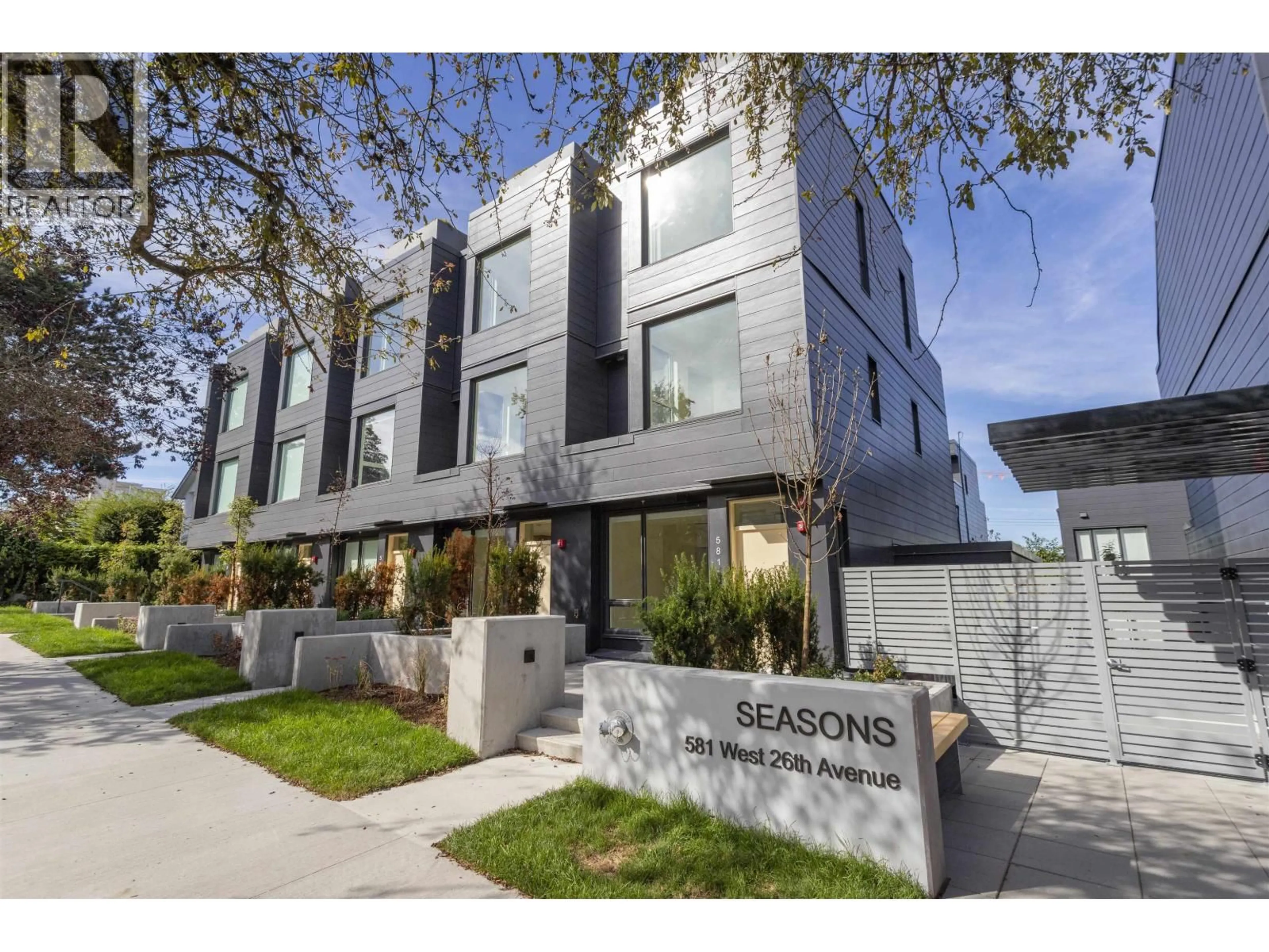 Unknown for 555 26TH AVENUE, Vancouver British Columbia V5Z2E4