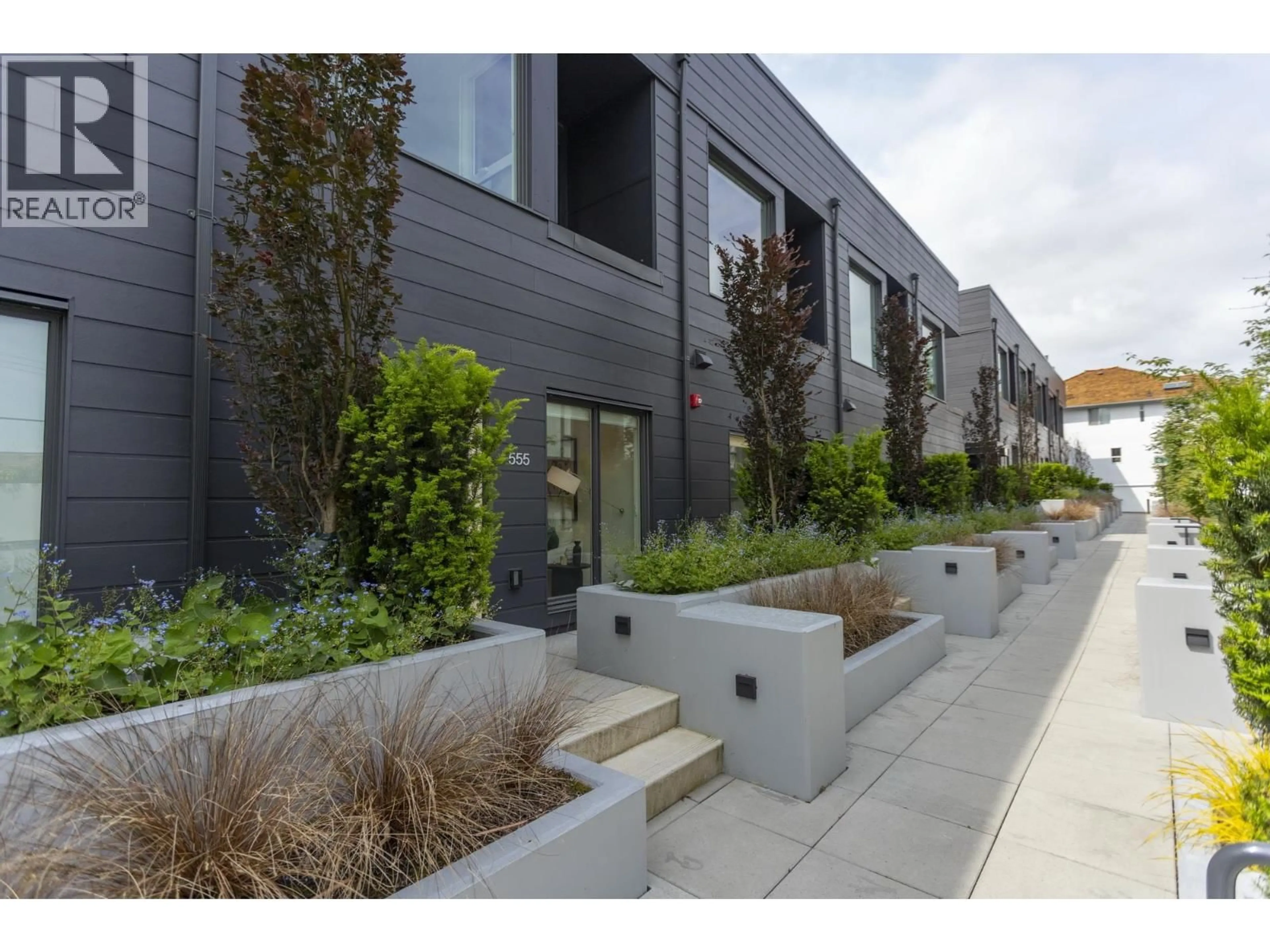 Patio, street for 555 26TH AVENUE, Vancouver British Columbia V5Z2E4