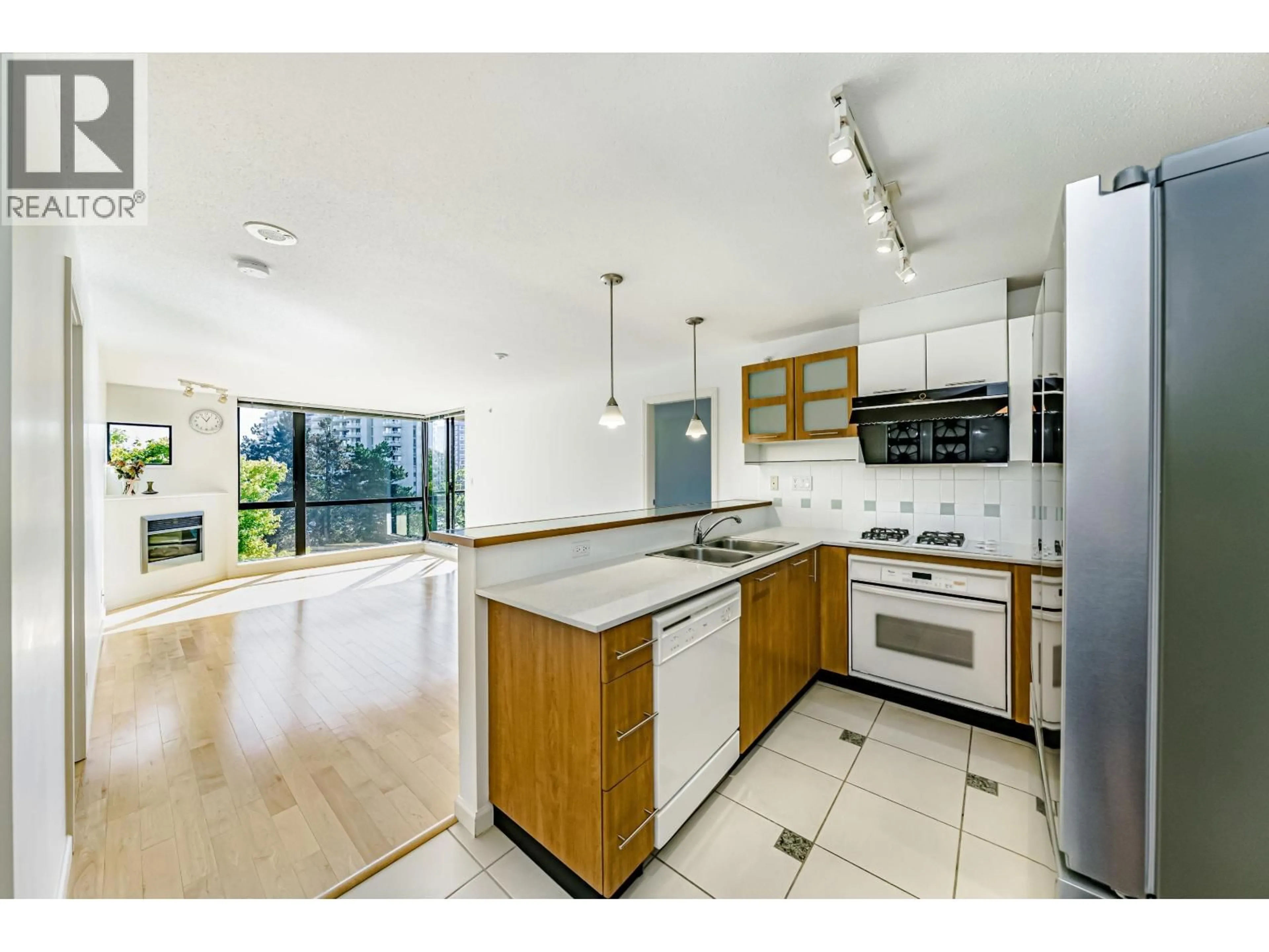 Open concept kitchen, ceramic/tile floor for 721 - 7831 WESTMINSTER HIGHWAY, Richmond British Columbia V6X4J4