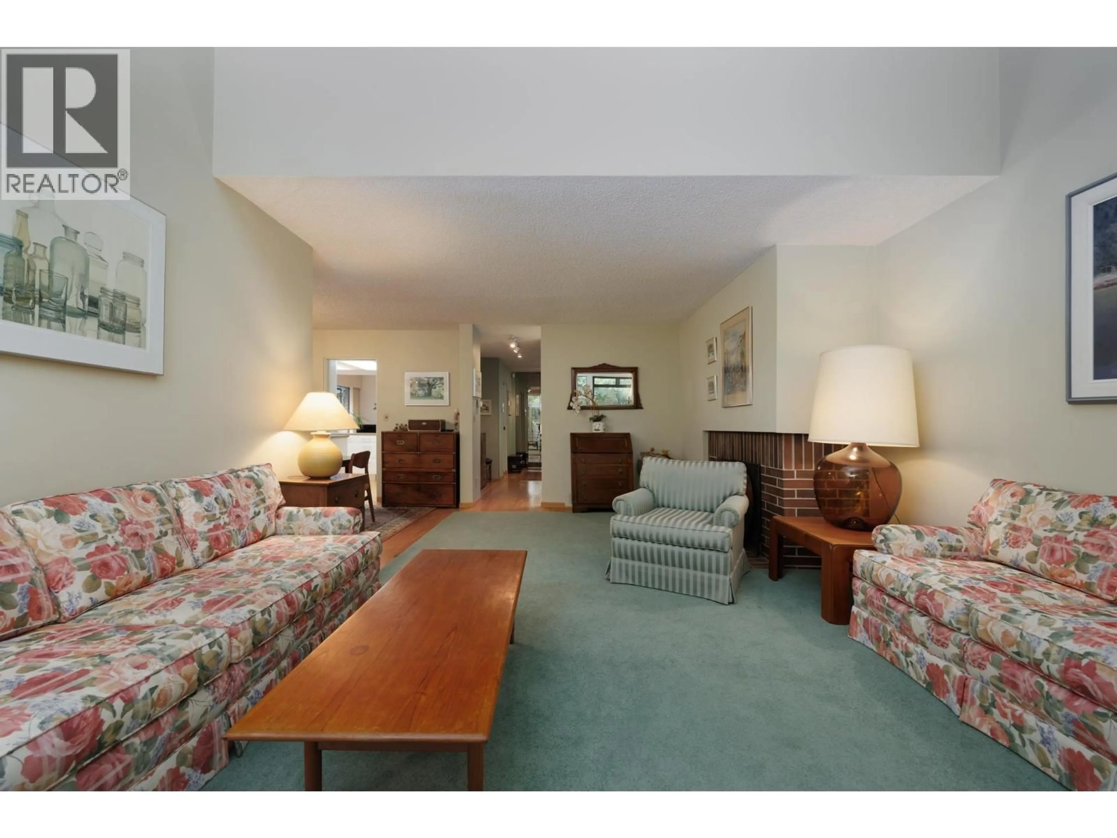 Living room with furniture, carpet floor for 4042 YEW STREET, Vancouver British Columbia V6L3B6
