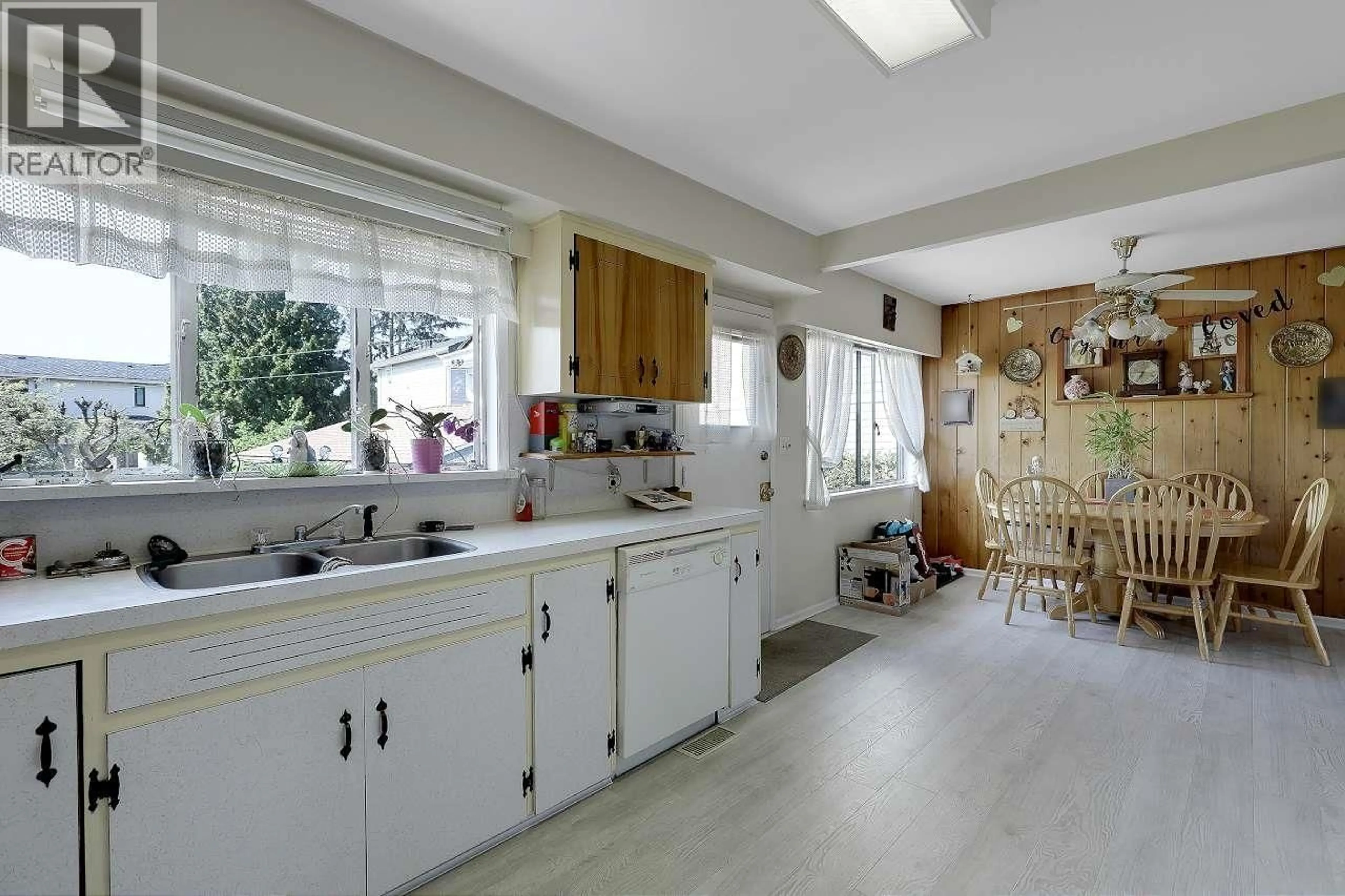Kitchen with laundary machines, unknown for 7291 GILBERT ROAD, Richmond British Columbia V7C3W4