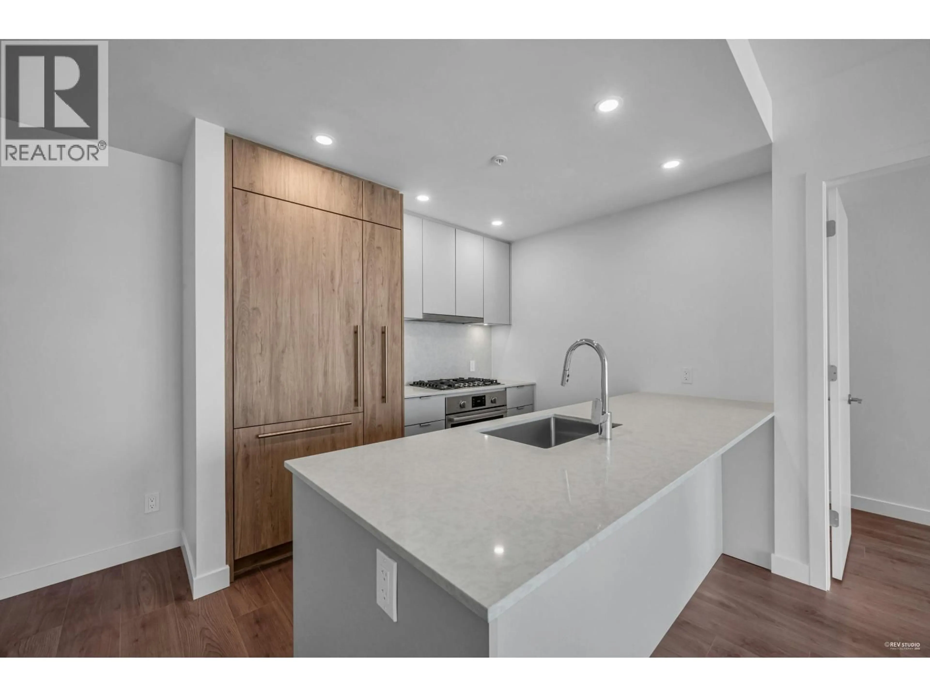 Open concept kitchen, wood/laminate floor for 3107 - 537 COTTONWOOD AVENUE, Coquitlam British Columbia V3J0S4
