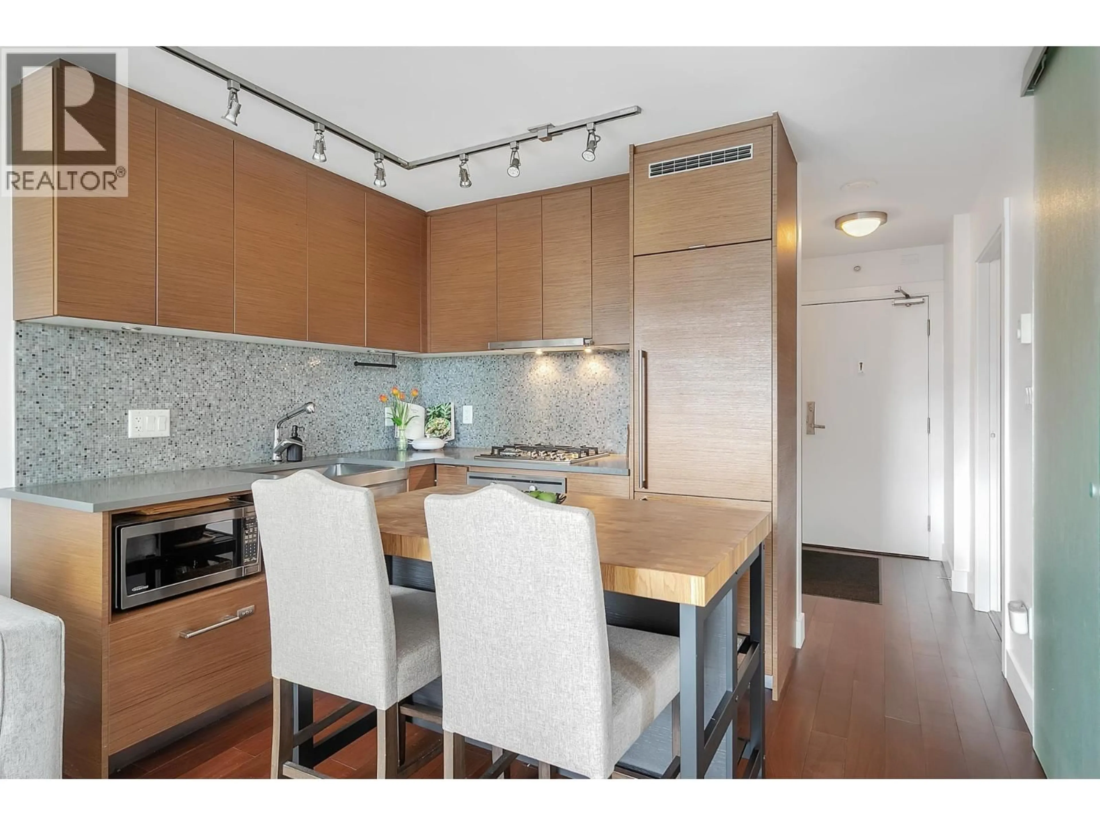 Standard kitchen, wood/laminate floor for 1502 - 565 SMITHE STREET, Vancouver British Columbia V6B0E4