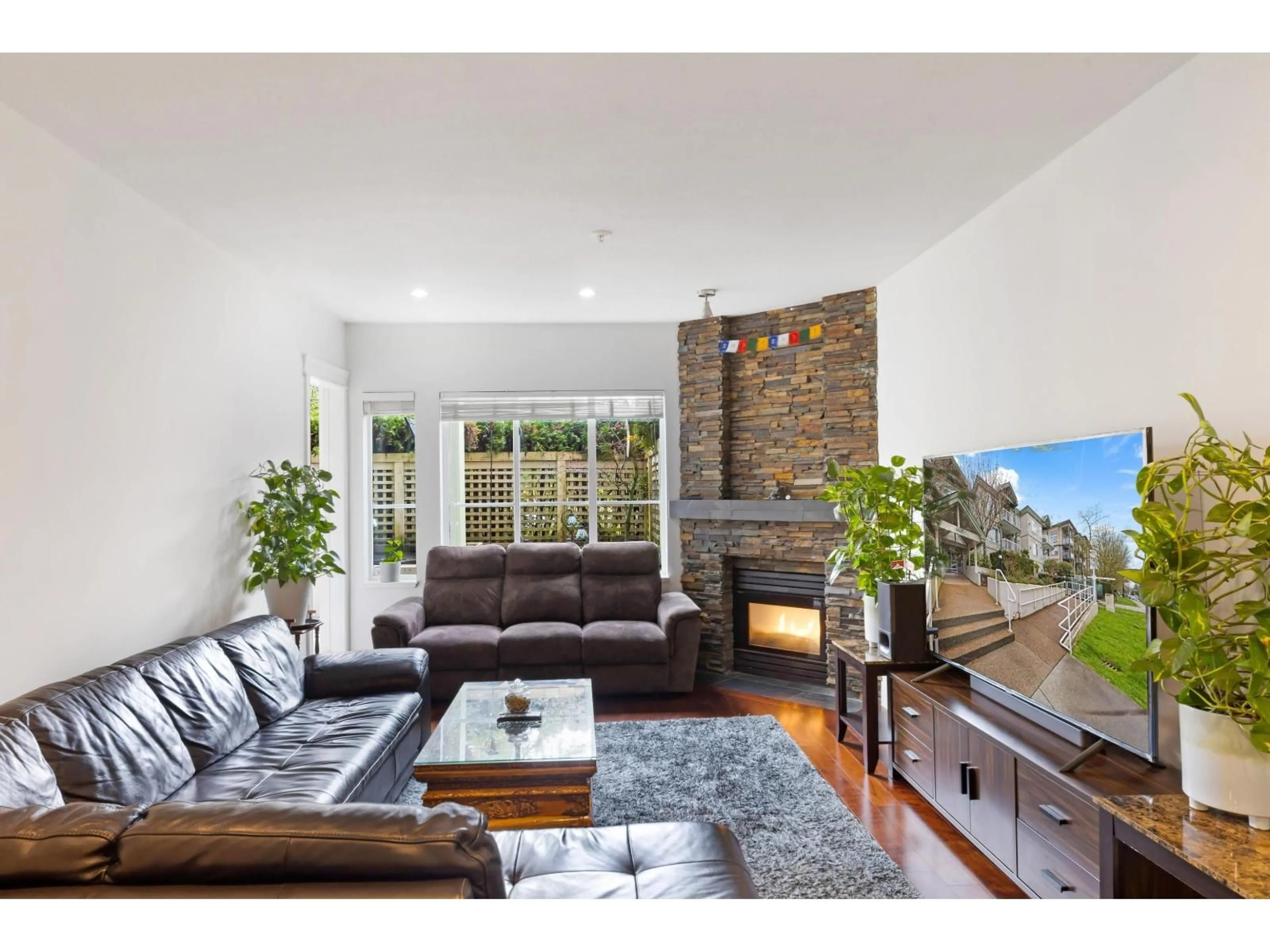 Living room with furniture, unknown for 106 - 10665 139, Surrey British Columbia V3Y4L8