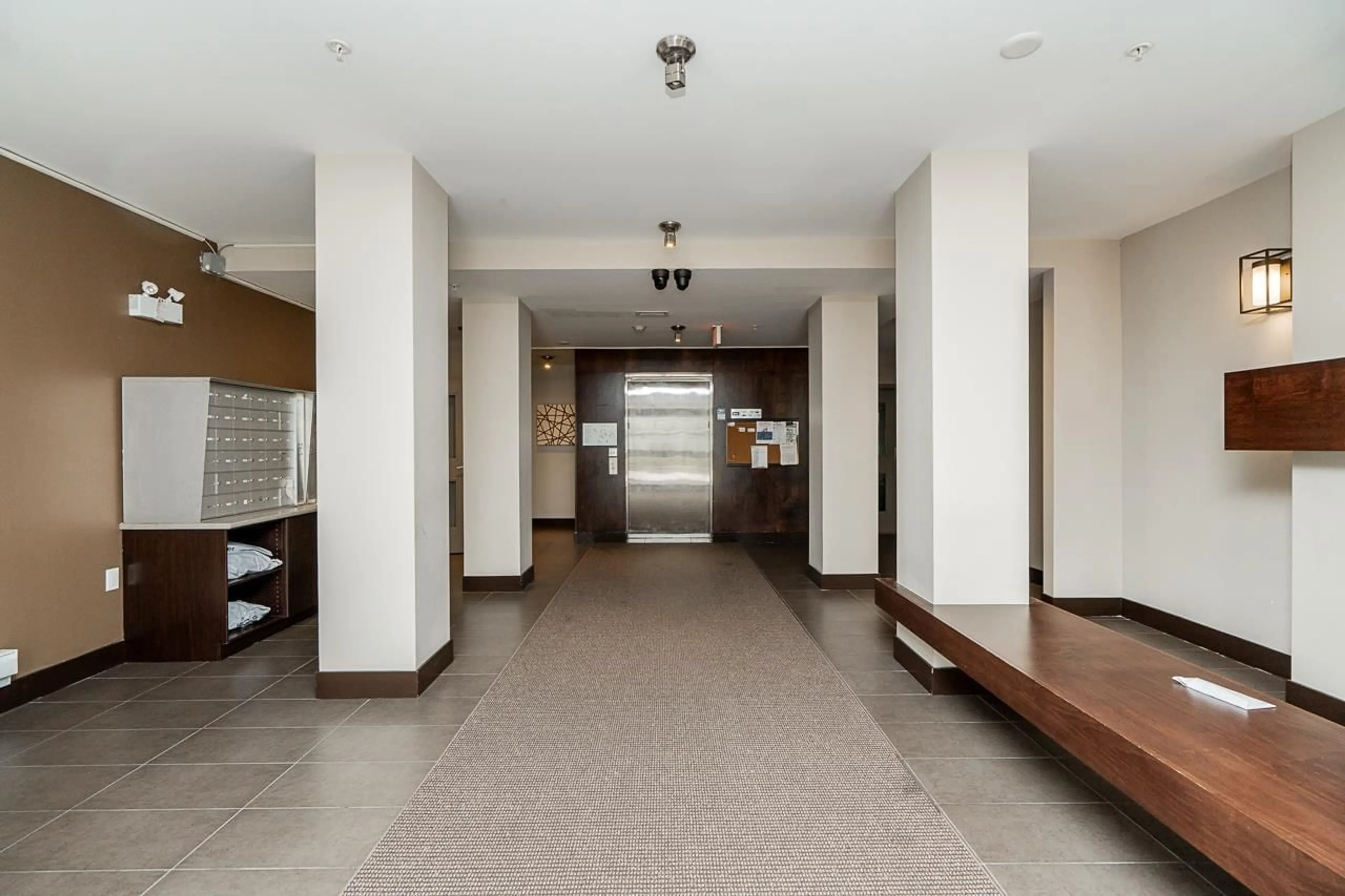 Lobby for 115 - 14960 102A, Surrey British Columbia V3R6A3
